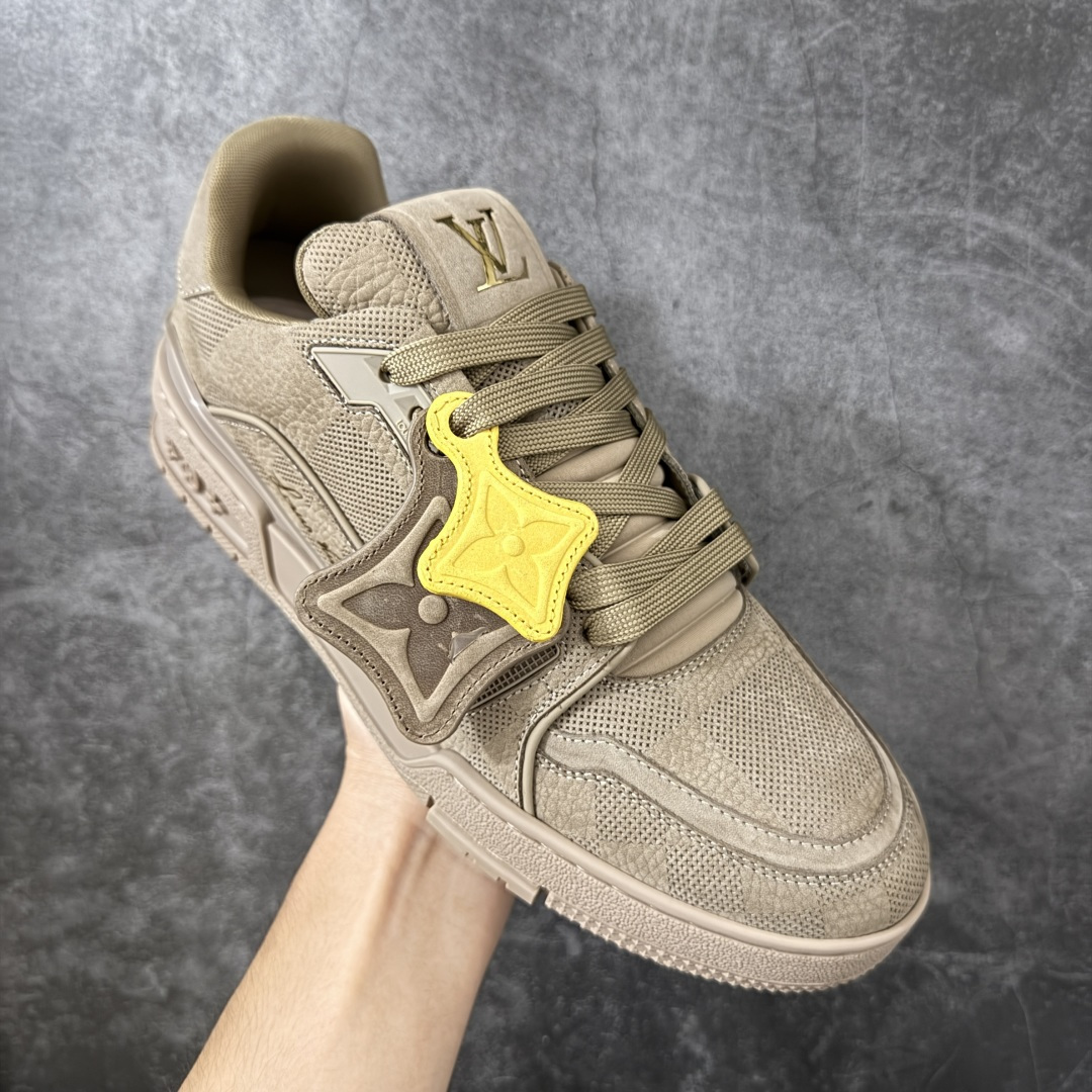 图片[3]-【佛山顶级超A版】Louis Vuitton LV Trainer系列 卡其吊牌 仓库现货 当天可取 私人订单 专柜混卖零售专供 所有配色均为购买原版复刻 整体版型 皮料 市场独一无二 后跟版型都可以自行对比[机智]吊打市场所有货 怒甩十条街，欢迎拿市场各大工厂的货来对比！ 鞋舌烫金超正 压印程度秒杀市面90%以上的高端货 新配色陆续开发出货 尺码：39-45-选品中心