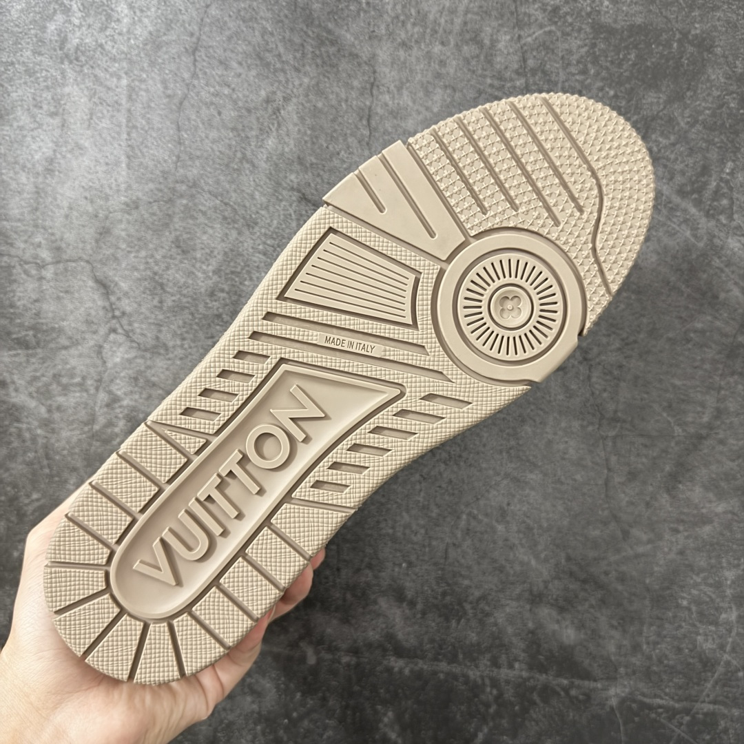 图片[9]-【佛山顶级超A版】Louis Vuitton LV Trainer系列 卡其吊牌 仓库现货 当天可取 私人订单 专柜混卖零售专供 所有配色均为购买原版复刻 整体版型 皮料 市场独一无二 后跟版型都可以自行对比[机智]吊打市场所有货 怒甩十条街，欢迎拿市场各大工厂的货来对比！ 鞋舌烫金超正 压印程度秒杀市面90%以上的高端货 新配色陆续开发出货 尺码：39-45-选品中心