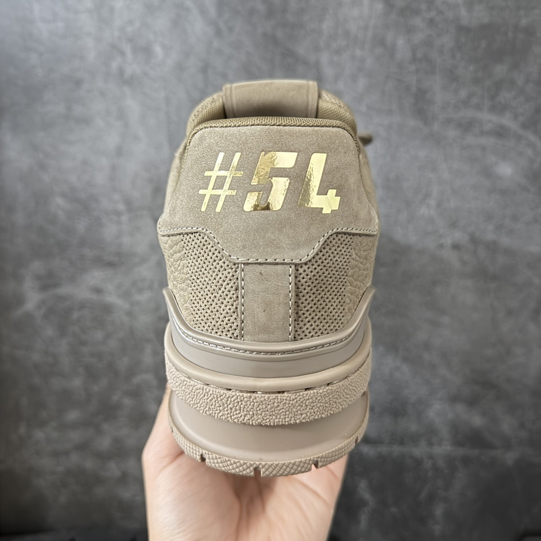 图片[4]-【佛山顶级超A版】Louis Vuitton LV Trainer系列 卡其吊牌 仓库现货 当天可取 私人订单 专柜混卖零售专供 所有配色均为购买原版复刻 整体版型 皮料 市场独一无二 后跟版型都可以自行对比[机智]吊打市场所有货 怒甩十条街，欢迎拿市场各大工厂的货来对比！ 鞋舌烫金超正 压印程度秒杀市面90%以上的高端货 新配色陆续开发出货 尺码：39-45-选品中心