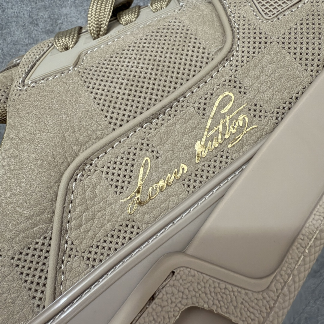 图片[4]-【佛山顶级超A版】Louis Vuitton LV Trainer系列 卡其吊牌 仓库现货 当天可取 私人订单 专柜混卖零售专供 所有配色均为购买原版复刻 整体版型 皮料 市场独一无二 后跟版型都可以自行对比[机智]吊打市场所有货 怒甩十条街，欢迎拿市场各大工厂的货来对比！ 鞋舌烫金超正 压印程度秒杀市面90%以上的高端货 新配色陆续开发出货 尺码：39-45-选品中心