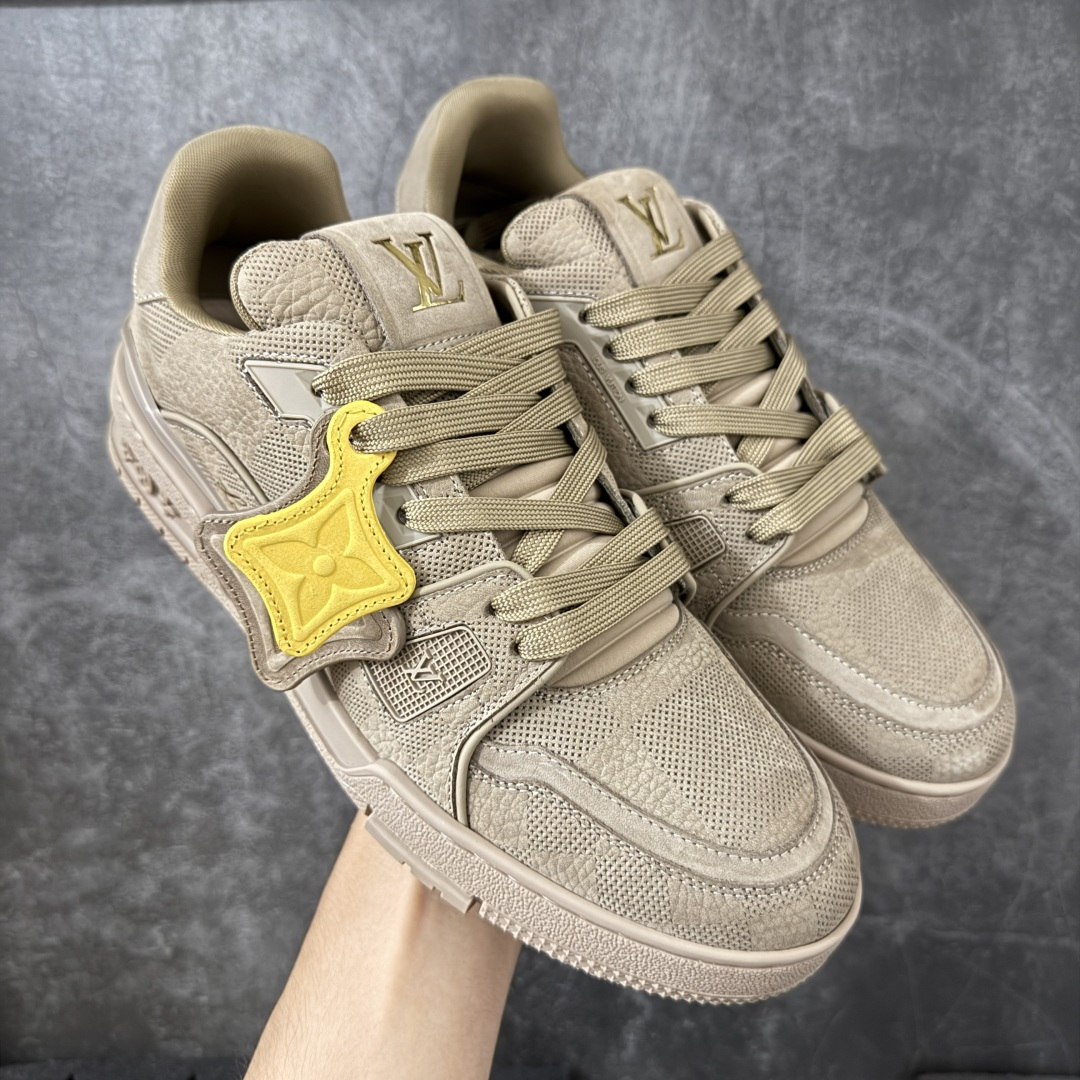 【佛山顶级超A版】Louis Vuitton LV Trainer系列 卡其吊牌 仓库现货 当天可取 私人订单 专柜混卖零售专供 所有配色均为购买原版复刻 整体版型 皮料 市场独一无二 后跟版型都可以自行对比[机智]吊打市场所有货 怒甩十条街，欢迎拿市场各大工厂的货来对比！ 鞋舌烫金超正 压印程度秒杀市面90%以上的高端货 新配色陆续开发出货 尺码：39-45-选品中心