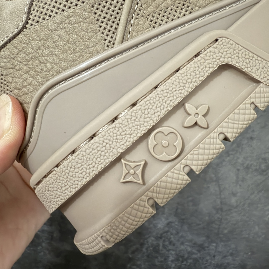图片[3]-【佛山顶级超A版】Louis Vuitton LV Trainer系列 卡其吊牌 仓库现货 当天可取 私人订单 专柜混卖零售专供 所有配色均为购买原版复刻 整体版型 皮料 市场独一无二 后跟版型都可以自行对比[机智]吊打市场所有货 怒甩十条街，欢迎拿市场各大工厂的货来对比！ 鞋舌烫金超正 压印程度秒杀市面90%以上的高端货 新配色陆续开发出货 尺码：39-45-选品中心