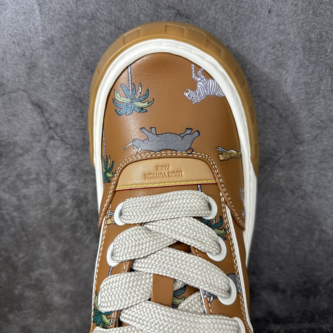 图片[5]-【HS顶级礼盒版】LV 路易威登LOUIS VUITTON Tilted Low Sneakers 倾斜系列低帮复古休闲运动文化百搭板鞋 2026早春款板鞋 饼干鞋 礼盒包装 私模开发大底 正确细节 原鞋原材料1：1打造 完美版型做工 欢迎对比市场任何品质的货品 广东原产 专业LV大厂出品 正确底 大底开发近半年 原楦型开发纸版 全鞋原材料打造 细节 针车 烫金 中底无可挑剔 包装说明书防尘布袋物件(附送官方快递加固牛皮纸外盒!!)# 尺码：39 40 41 42 43 44 45 46-选品中心