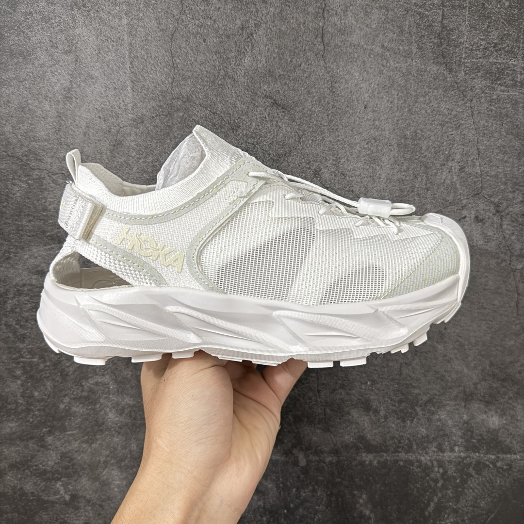 【绿x版】Hoka W Hopara 2 霍帕拉系列水路两用溯溪涉水休闲户外露营凉鞋 作为先锋品牌的 HOKA ONE ONE总是以独特的方式 HOPARA是一款溯溪鞋 又名排水鞋 可长期用于涉水和溯溪 保护脚底和脚趾的安全和舒适 鞋面材料速干 透气 耐磨 鞋底防滑 耐磨 抓地能力强 出于安全考虑 设计要求较高-涉水溯溪过程中 水 泥沙 可以直接从鞋内大孔排出 细纹鞋底使在岩石上抓地能力强 避免打滑 而上路后 鞋面具有快干透气等优点 尺码:36 36.5 37.5 38 39 40 40.5 41 42 42.5 43 44 45-选品中心