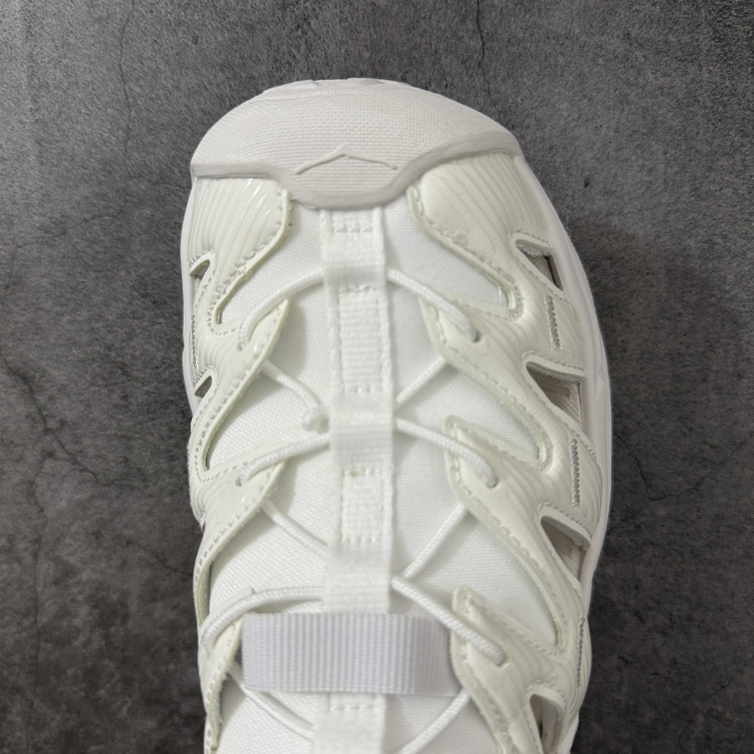 图片[5]-【绿x版】HOKA One One Hopara Sandals 霍帕拉系列水路两用溯溪涉水休闲户外露营凉鞋 作为先锋品牌的 HOKA ONE ONE总是以独特的方式 HOPA RA是一款溯溪鞋 又名排水鞋 可长期用于涉水和溯溪 保护脚底和脚趾的安全和舒适 鞋面材料速干 透气 耐磨 鞋底防滑 耐磨 抓地能力强 出于安全考虑 设计要求较高 涉水溯溪过程中 水 泥沙 可以直接从鞋内大孔排出 细纹鞋底使在岩石上抓地能力强 避免打滑 而上路后 鞋面具有快干透气等优点 尺码：36 36.5 37.5 38 39 40 40.5 41 42 42.5 43 44 45-选品中心