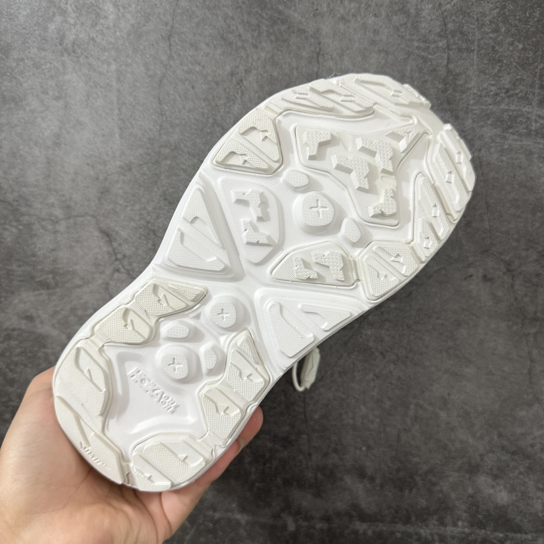 图片[9]-【绿x版】HOKA One One Hopara Sandals 霍帕拉系列水路两用溯溪涉水休闲户外露营凉鞋 作为先锋品牌的 HOKA ONE ONE总是以独特的方式 HOPA RA是一款溯溪鞋 又名排水鞋 可长期用于涉水和溯溪 保护脚底和脚趾的安全和舒适 鞋面材料速干 透气 耐磨 鞋底防滑 耐磨 抓地能力强 出于安全考虑 设计要求较高 涉水溯溪过程中 水 泥沙 可以直接从鞋内大孔排出 细纹鞋底使在岩石上抓地能力强 避免打滑 而上路后 鞋面具有快干透气等优点 尺码：36 36.5 37.5 38 39 40 40.5 41 42 42.5 43 44 45-选品中心