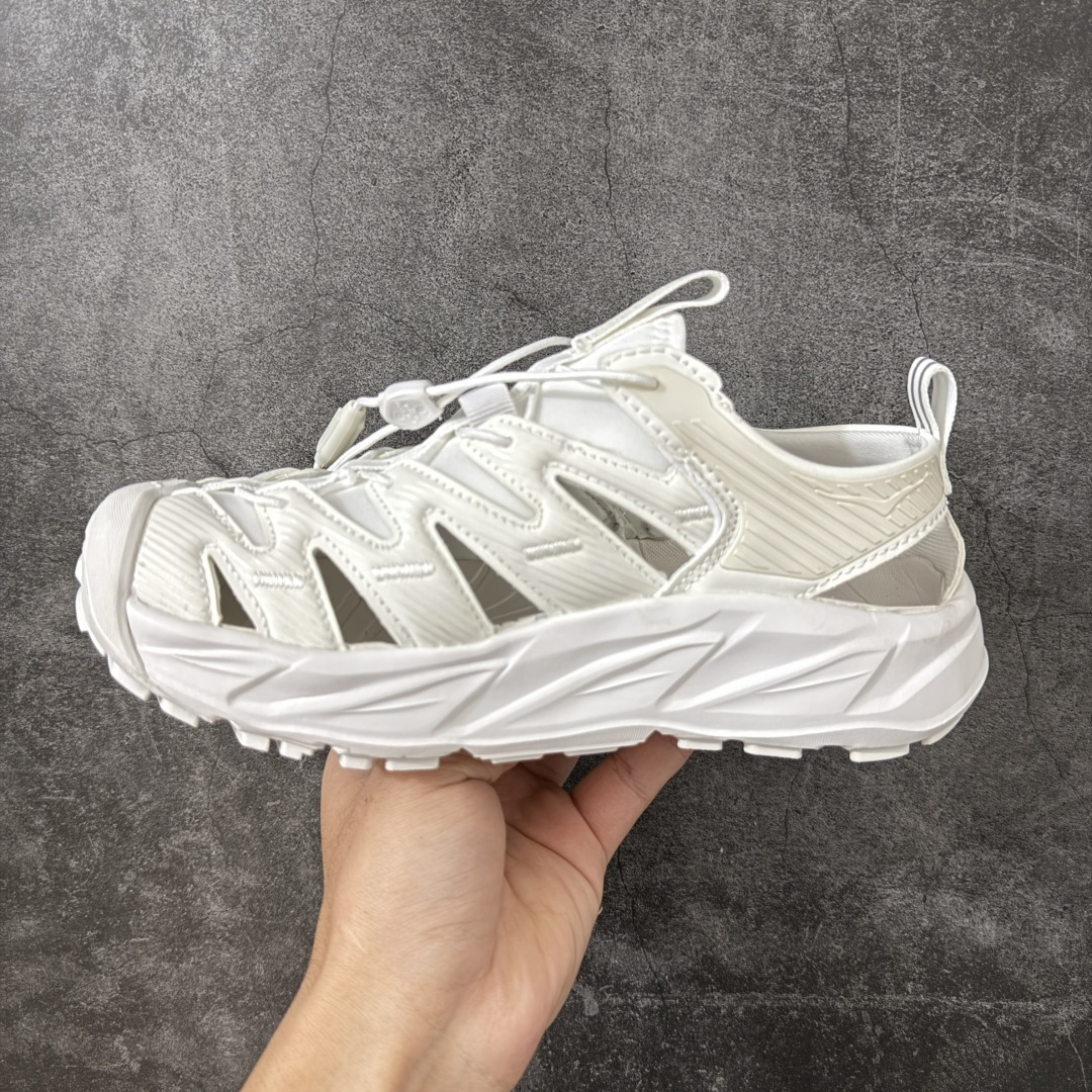 图片[2]-【绿x版】HOKA One One Hopara Sandals 霍帕拉系列水路两用溯溪涉水休闲户外露营凉鞋 作为先锋品牌的 HOKA ONE ONE总是以独特的方式 HOPA RA是一款溯溪鞋 又名排水鞋 可长期用于涉水和溯溪 保护脚底和脚趾的安全和舒适 鞋面材料速干 透气 耐磨 鞋底防滑 耐磨 抓地能力强 出于安全考虑 设计要求较高 涉水溯溪过程中 水 泥沙 可以直接从鞋内大孔排出 细纹鞋底使在岩石上抓地能力强 避免打滑 而上路后 鞋面具有快干透气等优点 尺码：36 36.5 37.5 38 39 40 40.5 41 42 42.5 43 44 45-选品中心