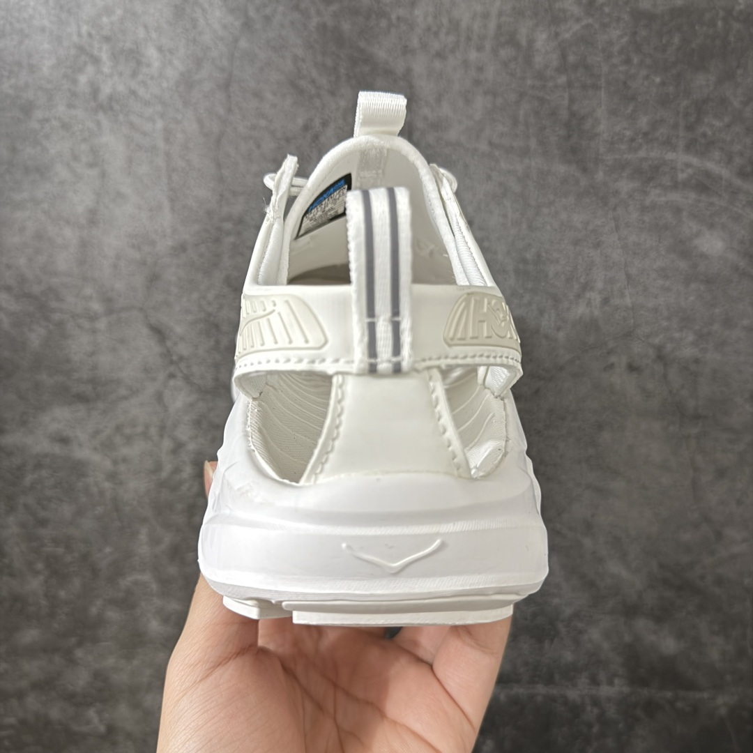 图片[4]-【绿x版】HOKA One One Hopara Sandals 霍帕拉系列水路两用溯溪涉水休闲户外露营凉鞋 作为先锋品牌的 HOKA ONE ONE总是以独特的方式 HOPA RA是一款溯溪鞋 又名排水鞋 可长期用于涉水和溯溪 保护脚底和脚趾的安全和舒适 鞋面材料速干 透气 耐磨 鞋底防滑 耐磨 抓地能力强 出于安全考虑 设计要求较高 涉水溯溪过程中 水 泥沙 可以直接从鞋内大孔排出 细纹鞋底使在岩石上抓地能力强 避免打滑 而上路后 鞋面具有快干透气等优点 尺码：36 36.5 37.5 38 39 40 40.5 41 42 42.5 43 44 45-选品中心