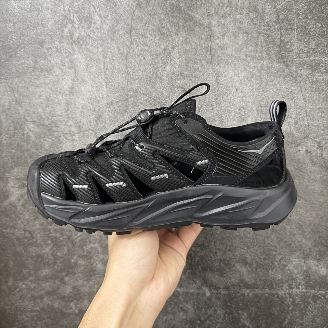 图片[2]-【绿x版】HOKA One One Hopara Sandals 霍帕拉系列水路两用溯溪涉水休闲户外露营凉鞋 作为先锋品牌的 HOKA ONE ONE总是以独特的方式 HOPA RA是一款溯溪鞋 又名排水鞋 可长期用于涉水和溯溪 保护脚底和脚趾的安全和舒适 鞋面材料速干 透气 耐磨 鞋底防滑 耐磨 抓地能力强 出于安全考虑 设计要求较高 涉水溯溪过程中 水 泥沙 可以直接从鞋内大孔排出 细纹鞋底使在岩石上抓地能力强 避免打滑 而上路后 鞋面具有快干透气等优点 尺码：36 36.5 37.5 38 39 40 40.5 41 42 42.5 43 44 45-选品中心