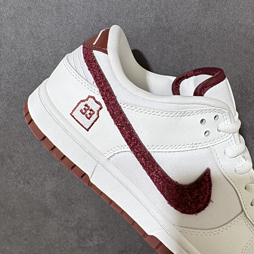 图片[7]-【YC版本】NIKE DUNK SB LOW 全新配色 SB顾名思义，具有经典的Dunk血缘，又注入了更多的时尚元素。相较于普通的Dunk滑板鞋，改良版的Dunk SB加厚了鞋舌的填充，使舒适性大大提升，同时也更方便穿脱；中底部分则加入了脚感柔软舒适Zoom Air气垫，有效吸收滑板等极限运动在落地时带来的冲击力，为街头运动者们提供更好的保护 货号：IV0263-100 尺码：40 40.5 41 42 42.5 43 44 44.5 45 46-选品中心