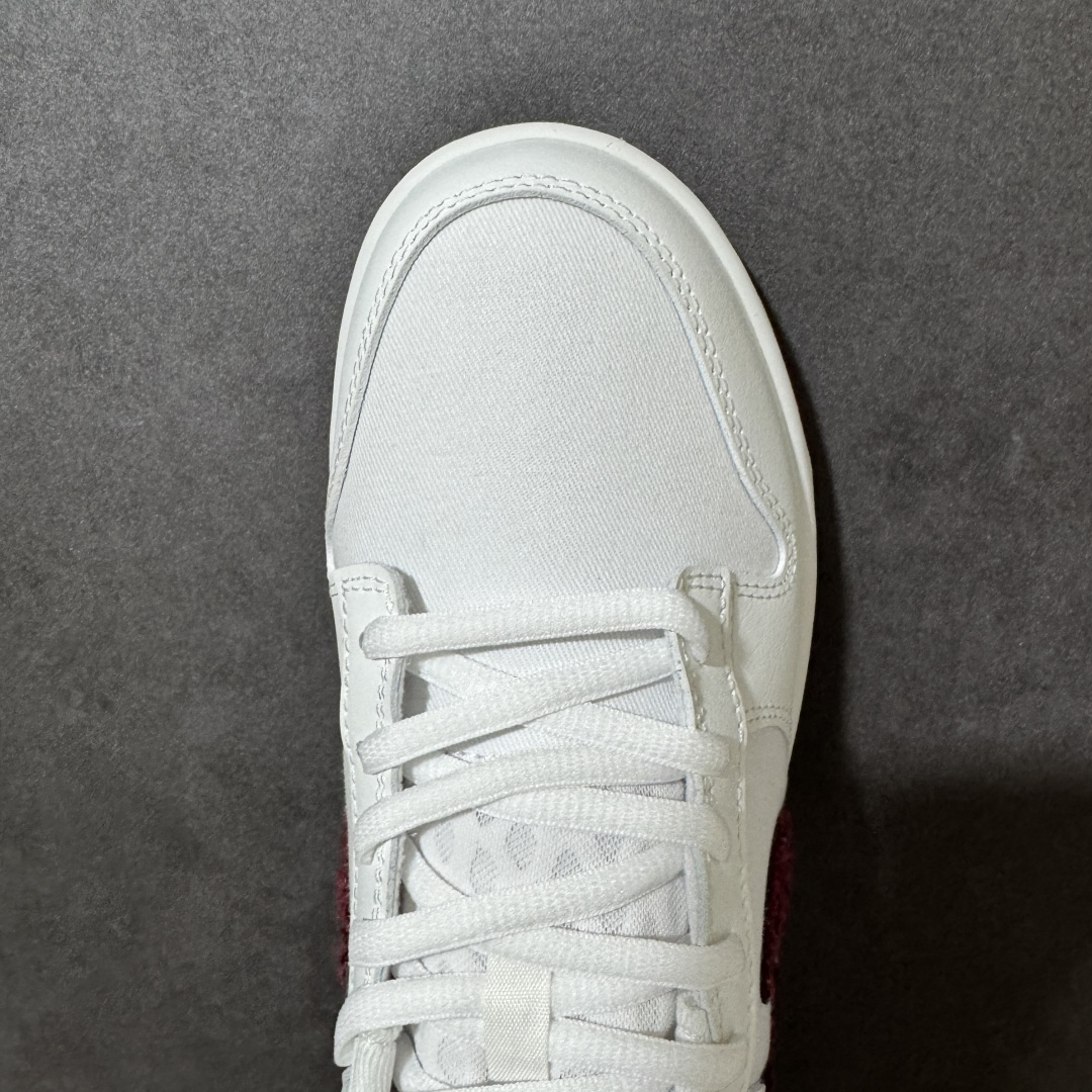 图片[5]-【YC版本】NIKE DUNK SB LOW 全新配色 SB顾名思义，具有经典的Dunk血缘，又注入了更多的时尚元素。相较于普通的Dunk滑板鞋，改良版的Dunk SB加厚了鞋舌的填充，使舒适性大大提升，同时也更方便穿脱；中底部分则加入了脚感柔软舒适Zoom Air气垫，有效吸收滑板等极限运动在落地时带来的冲击力，为街头运动者们提供更好的保护 货号：IV0263-100 尺码：40 40.5 41 42 42.5 43 44 44.5 45 46-选品中心