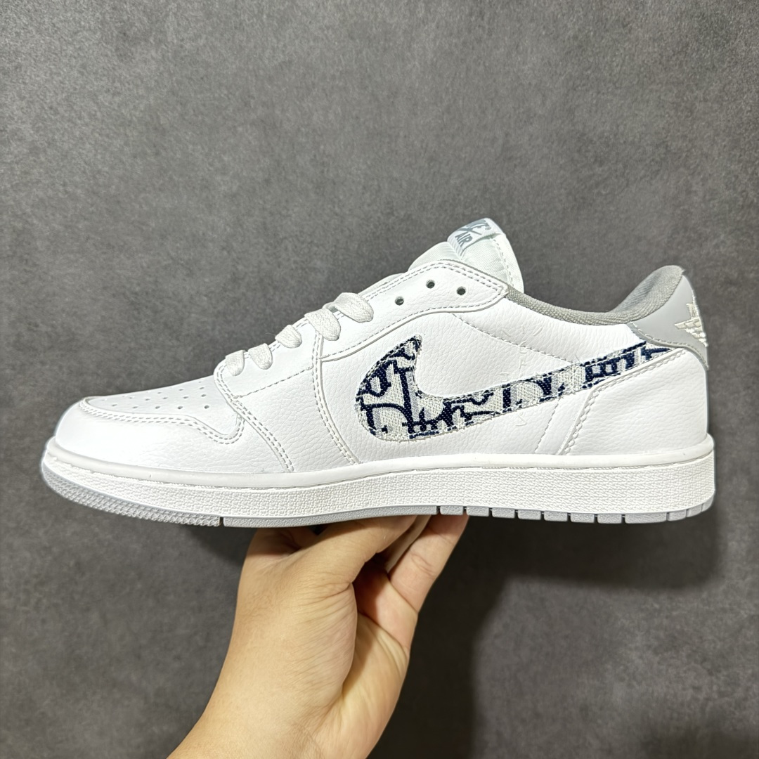 图片[2]-【公司级】Nike Air Jordan 1 x Travis Scott AJ1倒勾 乔一倒钩 ‘DIY’定制迪奥 耐克 低帮文化篮球鞋 完美品质出货 细节如图所示 鞋面切割工整 冲孔整齐干净 中底拉帮线 整体清洁度非常好 货号：DM7866-723 尺码：36 36.5 37.5 38 38.5 39 40 40.5 41 42 42.5 43 44 45-选品中心