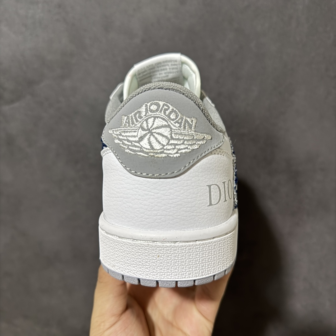 图片[4]-【公司级】Nike Air Jordan 1 x Travis Scott AJ1倒勾 乔一倒钩 ‘DIY’定制迪奥 耐克 低帮文化篮球鞋 完美品质出货 细节如图所示 鞋面切割工整 冲孔整齐干净 中底拉帮线 整体清洁度非常好 货号：DM7866-723 尺码：36 36.5 37.5 38 38.5 39 40 40.5 41 42 42.5 43 44 45-选品中心