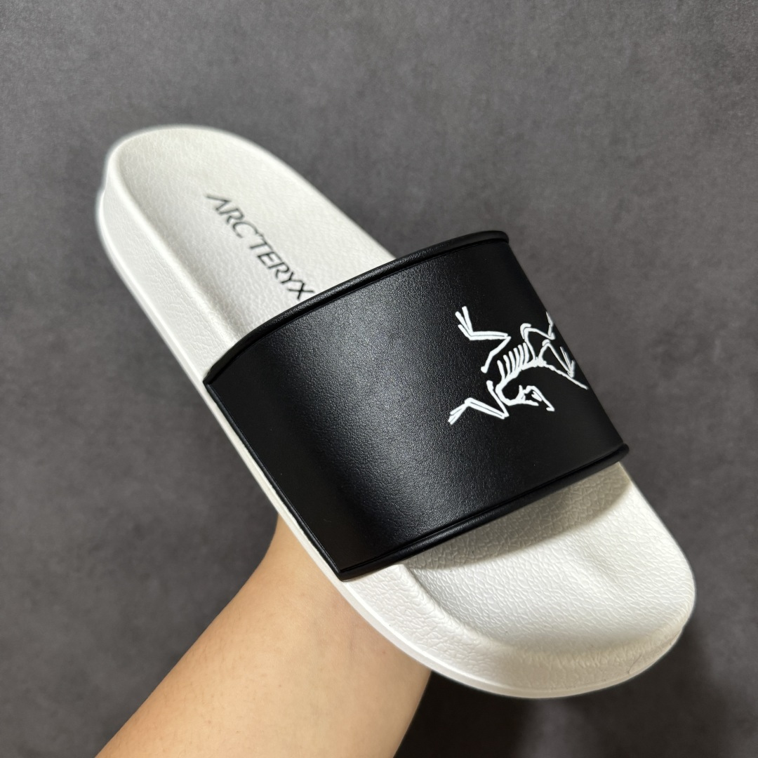 图片[3]-【公司级】Arcteryx Slipper PRO M 始祖鸟一字拖鞋 泼墨街头潮牌沙滩拖鞋 中底设计提供更佳支撑和舒适感受 一片式鞋面搭配加厚衬里 贴合脚面 给予舒适脚感 进口天然橡胶大底 超舒适顶级脚感 纳米纹防滑内底 防滑吸盘鞋底 踩浓浓屎感 秒杀市面一切版本 货号： 0772183363 尺码：36 37 38 39 40 41 42 43 44 45 编码： FJA170180-选品中心