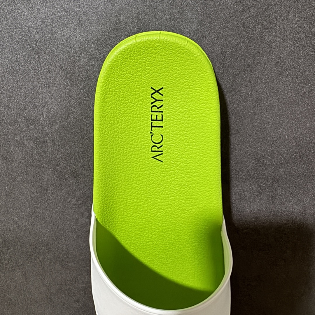 图片[5]-【公司级】Arcteryx Slipper PRO M 始祖鸟一字拖鞋 泼墨街头潮牌沙滩拖鞋 中底设计提供更佳支撑和舒适感受 一片式鞋面搭配加厚衬里 贴合脚面 给予舒适脚感 进口天然橡胶大底 超舒适顶级脚感 纳米纹防滑内底 防滑吸盘鞋底 踩浓浓屎感 秒杀市面一切版本 货号： 0772183363 尺码：36 37 38 39 40 41 42 43 44 45 编码： FJA170180-选品中心