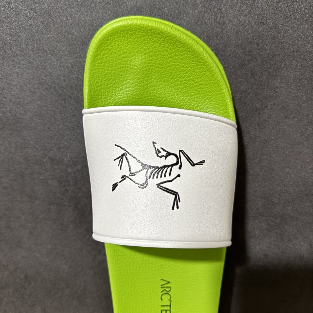 图片[4]-【公司级】Arcteryx Slipper PRO M 始祖鸟一字拖鞋 泼墨街头潮牌沙滩拖鞋 中底设计提供更佳支撑和舒适感受 一片式鞋面搭配加厚衬里 贴合脚面 给予舒适脚感 进口天然橡胶大底 超舒适顶级脚感 纳米纹防滑内底 防滑吸盘鞋底 踩浓浓屎感 秒杀市面一切版本 货号： 0772183363 尺码：36 37 38 39 40 41 42 43 44 45 编码： FJA170180-选品中心