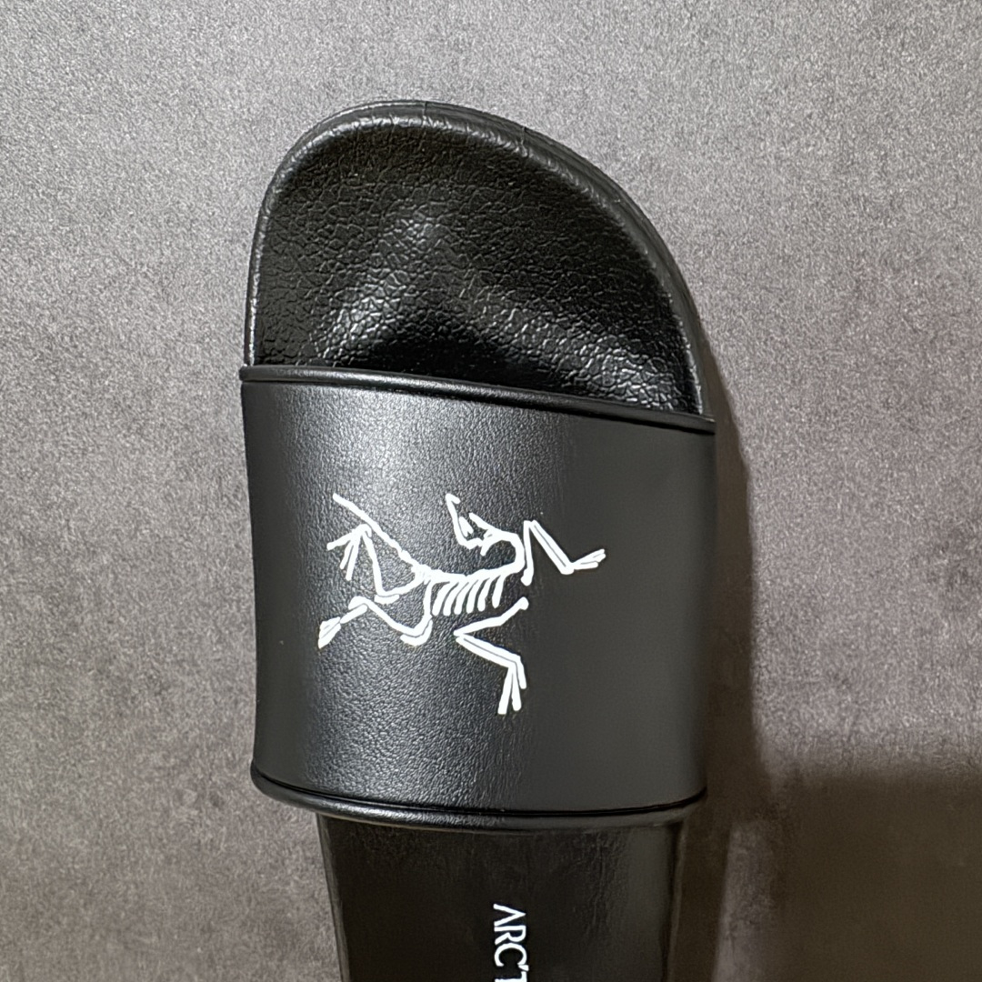 图片[5]-【公司级】Arcteryx Slipper PRO M 始祖鸟一字拖鞋 泼墨街头潮牌沙滩拖鞋 中底设计提供更佳支撑和舒适感受 一片式鞋面搭配加厚衬里 贴合脚面 给予舒适脚感 进口天然橡胶大底 超舒适顶级脚感 纳米纹防滑内底 防滑吸盘鞋底 踩浓浓屎感 秒杀市面一切版本 货号： 0772183363 尺码：36 37 38 39 40 41 42 43 44 45 编码： FJA170180-选品中心