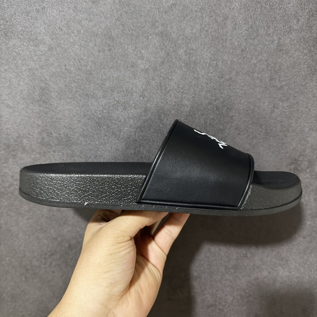 【公司级】Arcteryx Slipper PRO M 始祖鸟一字拖鞋 泼墨街头潮牌沙滩拖鞋 中底设计提供更佳支撑和舒适感受 一片式鞋面搭配加厚衬里 贴合脚面 给予舒适脚感 进口天然橡胶大底 超舒适顶级脚感 纳米纹防滑内底 防滑吸盘鞋底 踩浓浓屎感 秒杀市面一切版本 货号: 0772183363 尺码:36 37 38 39 40 41 42 43 44 45 编码: FJA170180-选品中心