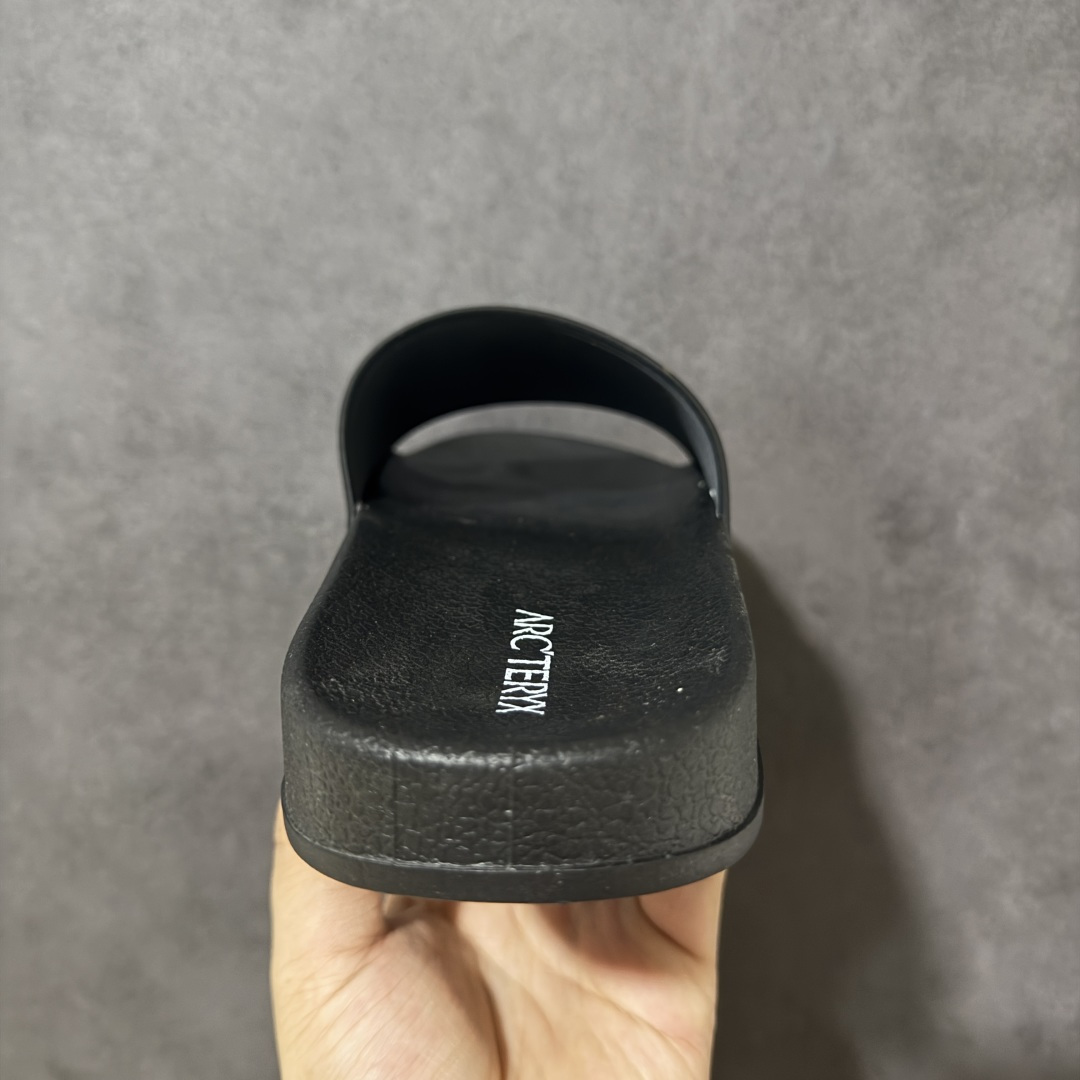 图片[4]-【公司级】Arcteryx Slipper PRO M 始祖鸟一字拖鞋 泼墨街头潮牌沙滩拖鞋 中底设计提供更佳支撑和舒适感受 一片式鞋面搭配加厚衬里 贴合脚面 给予舒适脚感 进口天然橡胶大底 超舒适顶级脚感 纳米纹防滑内底 防滑吸盘鞋底 踩浓浓屎感 秒杀市面一切版本 货号： 0772183363 尺码：36 37 38 39 40 41 42 43 44 45 编码： FJA170180-选品中心