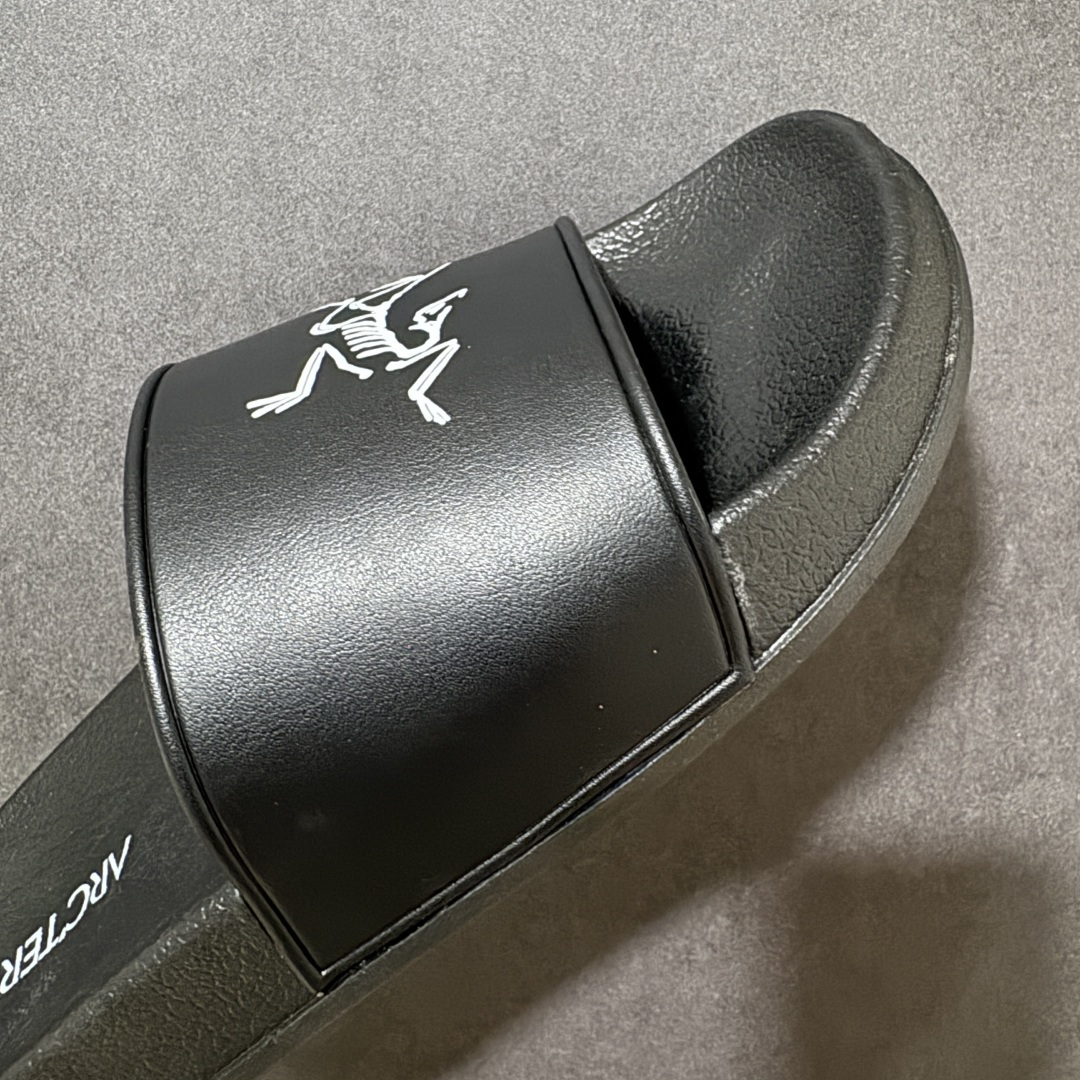 图片[8]-【公司级】Arcteryx Slipper PRO M 始祖鸟一字拖鞋 泼墨街头潮牌沙滩拖鞋 中底设计提供更佳支撑和舒适感受 一片式鞋面搭配加厚衬里 贴合脚面 给予舒适脚感 进口天然橡胶大底 超舒适顶级脚感 纳米纹防滑内底 防滑吸盘鞋底 踩浓浓屎感 秒杀市面一切版本 货号： 0772183363 尺码：36 37 38 39 40 41 42 43 44 45 编码： FJA170180-选品中心