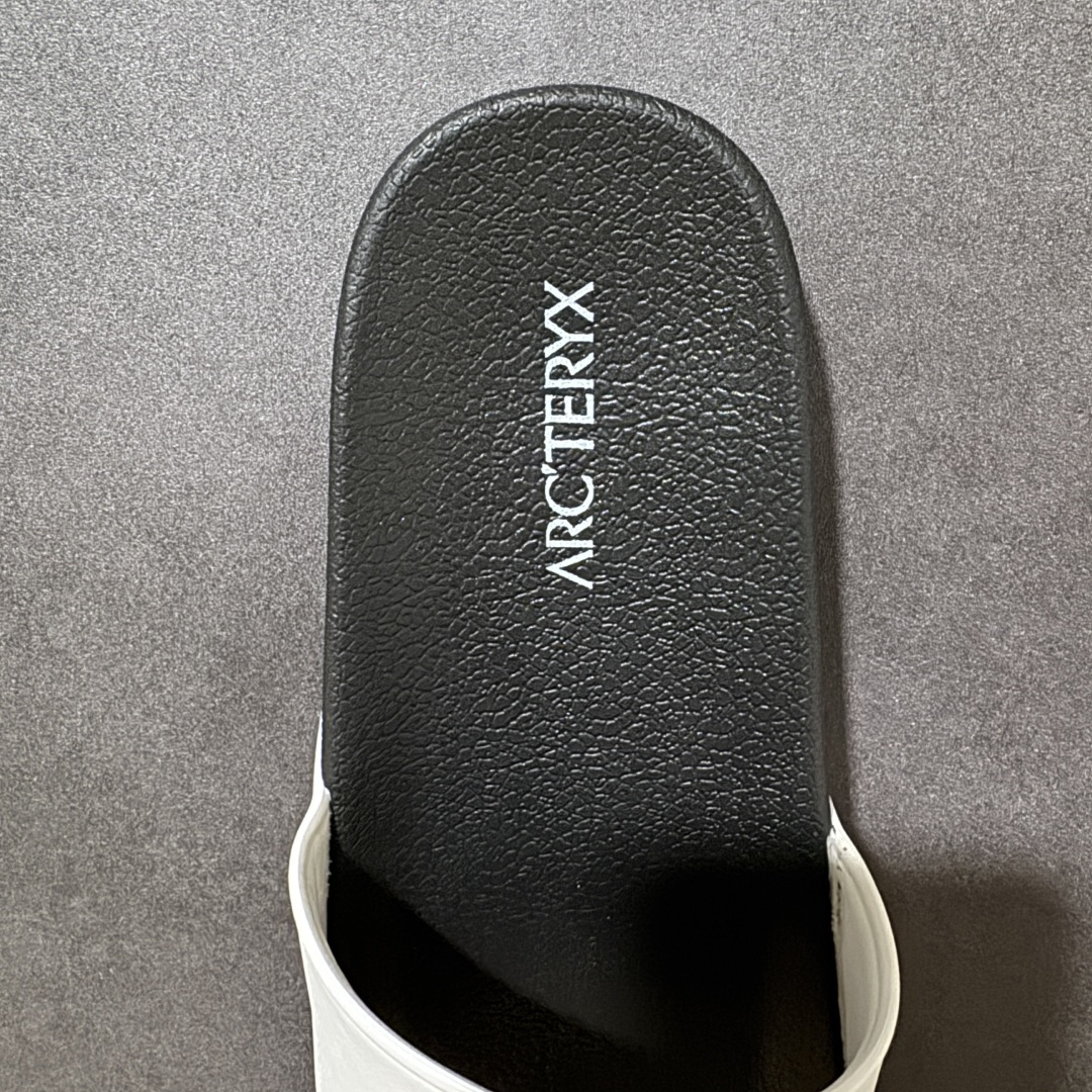 图片[6]-【公司级】Arcteryx Slipper PRO M 始祖鸟一字拖鞋 泼墨街头潮牌沙滩拖鞋 中底设计提供更佳支撑和舒适感受 一片式鞋面搭配加厚衬里 贴合脚面 给予舒适脚感 进口天然橡胶大底 超舒适顶级脚感 纳米纹防滑内底 防滑吸盘鞋底 踩浓浓屎感 秒杀市面一切版本 货号： 0772183363 尺码：36 37 38 39 40 41 42 43 44 45 编码： FJA170180-选品中心