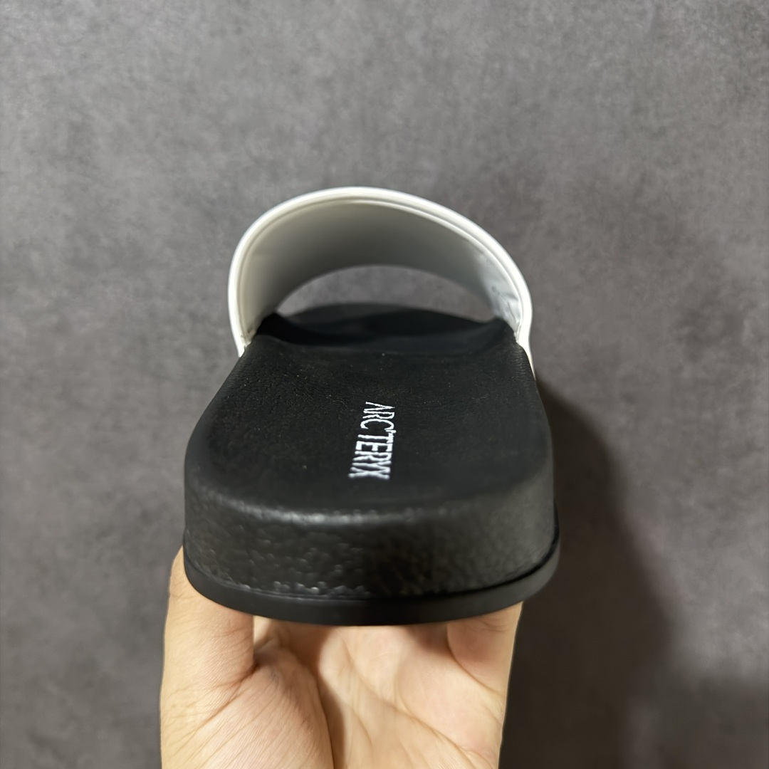 图片[4]-【公司级】Arcteryx Slipper PRO M 始祖鸟一字拖鞋 泼墨街头潮牌沙滩拖鞋 中底设计提供更佳支撑和舒适感受 一片式鞋面搭配加厚衬里 贴合脚面 给予舒适脚感 进口天然橡胶大底 超舒适顶级脚感 纳米纹防滑内底 防滑吸盘鞋底 踩浓浓屎感 秒杀市面一切版本 货号： 0772183363 尺码：36 37 38 39 40 41 42 43 44 45 编码： FJA170180-选品中心