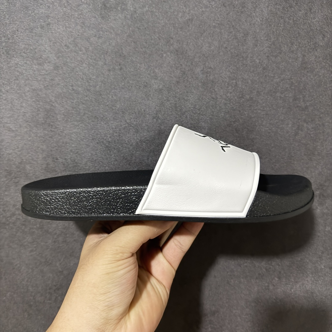 【公司级】Arcteryx Slipper PRO M 始祖鸟一字拖鞋 泼墨街头潮牌沙滩拖鞋 中底设计提供更佳支撑和舒适感受 一片式鞋面搭配加厚衬里 贴合脚面 给予舒适脚感 进口天然橡胶大底 超舒适顶级脚感 纳米纹防滑内底 防滑吸盘鞋底 踩浓浓屎感 秒杀市面一切版本 货号: 0772183363 尺码:36 37 38 39 40 41 42 43 44 45 编码: FJA170180-选品中心