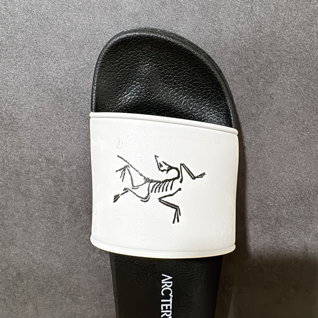 图片[5]-【公司级】Arcteryx Slipper PRO M 始祖鸟一字拖鞋 泼墨街头潮牌沙滩拖鞋 中底设计提供更佳支撑和舒适感受 一片式鞋面搭配加厚衬里 贴合脚面 给予舒适脚感 进口天然橡胶大底 超舒适顶级脚感 纳米纹防滑内底 防滑吸盘鞋底 踩浓浓屎感 秒杀市面一切版本 货号： 0772183363 尺码：36 37 38 39 40 41 42 43 44 45 编码： FJA170180-选品中心