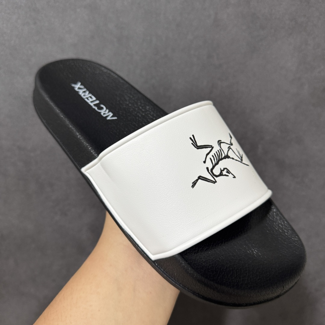 图片[3]-【公司级】Arcteryx Slipper PRO M 始祖鸟一字拖鞋 泼墨街头潮牌沙滩拖鞋 中底设计提供更佳支撑和舒适感受 一片式鞋面搭配加厚衬里 贴合脚面 给予舒适脚感 进口天然橡胶大底 超舒适顶级脚感 纳米纹防滑内底 防滑吸盘鞋底 踩浓浓屎感 秒杀市面一切版本 货号： 0772183363 尺码：36 37 38 39 40 41 42 43 44 45 编码： FJA170180-选品中心