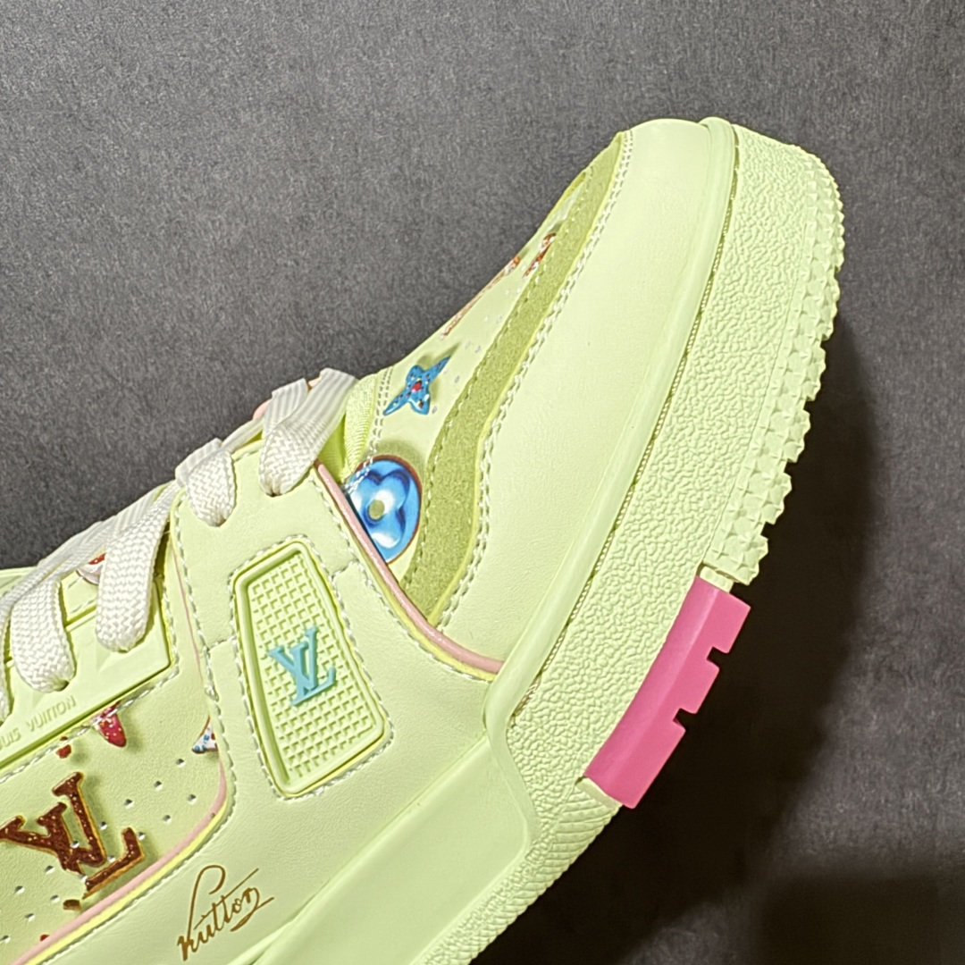 图片[8]-【性价比礼盒版】Louis Vuitton LV Trainer系列高奢运动鞋潮人必备单品 同步ZP官网空胶工艺 挂饰均镶嵌NFC芯片感应装置 正确胶片断点式设计 中底正确还原原版油印字母比例 1：1原楦格板、楦头、刀磨全新升级！ 独家订制顶级压纹麂皮 原版开模TPU大底 质感原版一致 垫脚聚米微料加透气英伦网布 细节完美呈现！ 尺码：35-47-选品中心