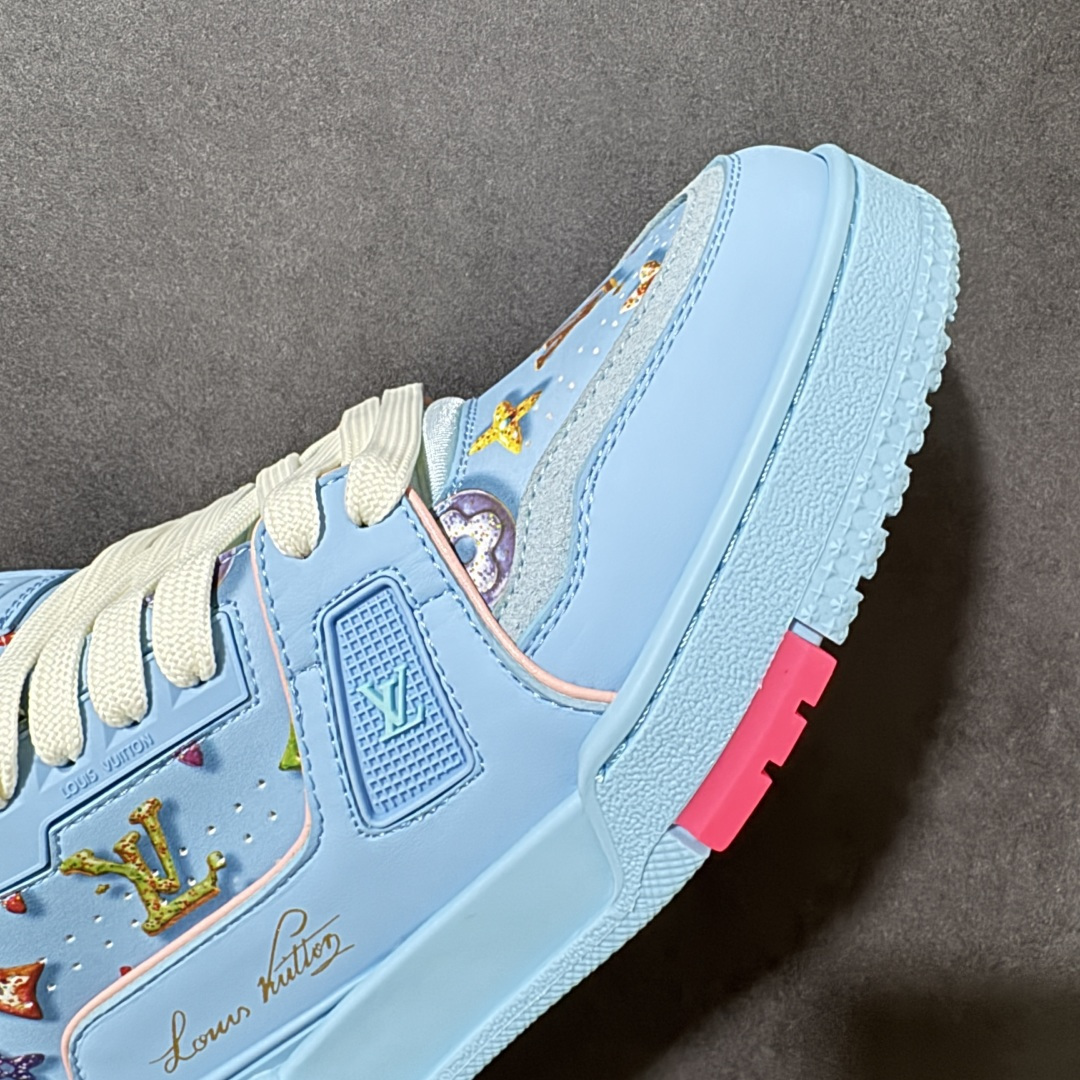 图片[8]-【性价比礼盒版】Louis Vuitton LV Trainer系列高奢运动鞋潮人必备单品 同步ZP官网空胶工艺 挂饰均镶嵌NFC芯片感应装置 正确胶片断点式设计 中底正确还原原版油印字母比例 1：1原楦格板、楦头、刀磨全新升级！ 独家订制顶级压纹麂皮 原版开模TPU大底 质感原版一致 垫脚聚米微料加透气英伦网布 细节完美呈现！ 尺码：35-47-选品中心