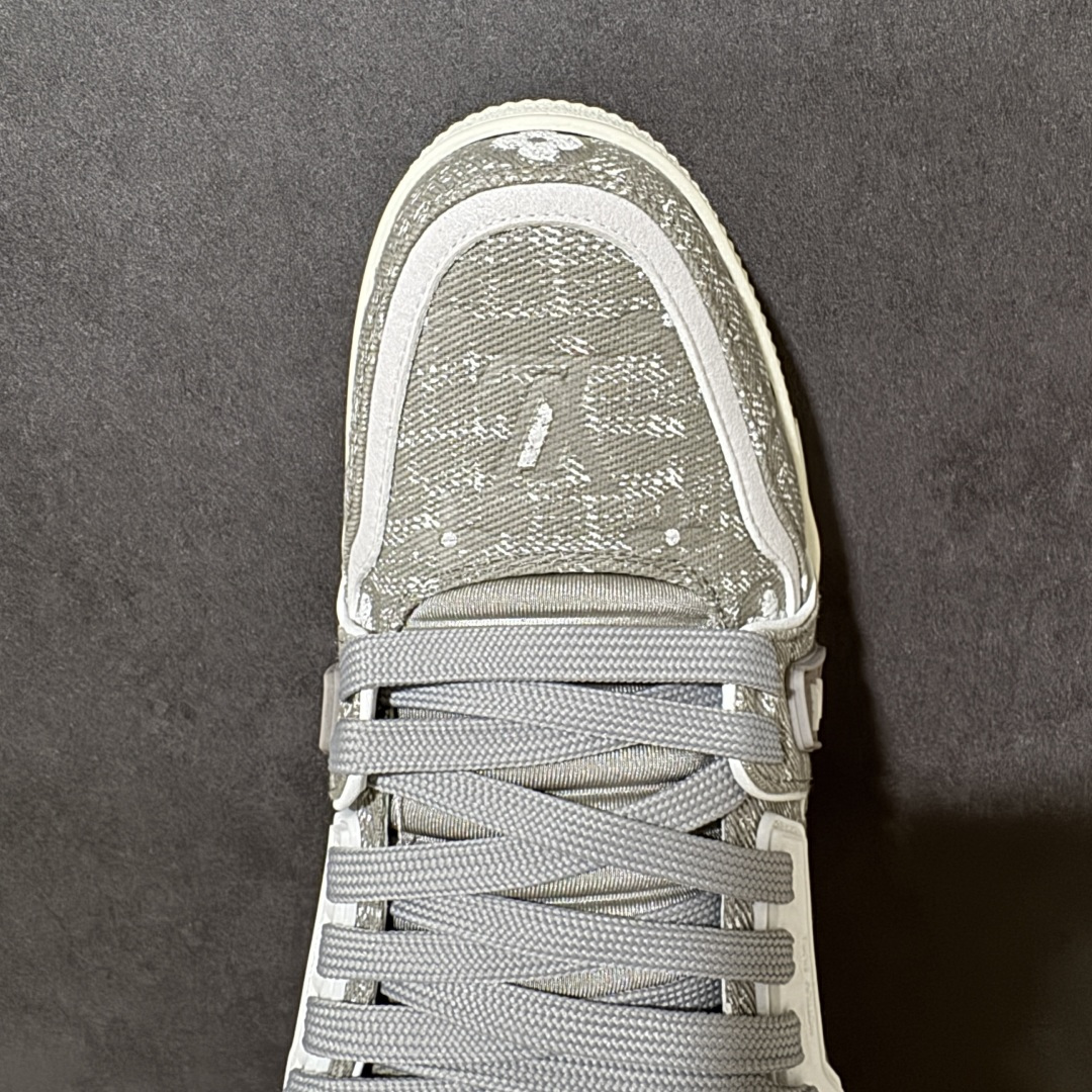 图片[5]-【性价比礼盒版】Louis Vuitton LV Trainer系列高奢运动鞋潮人必备单品 同步ZP官网空胶工艺 挂饰均镶嵌NFC芯片感应装置 正确胶片断点式设计 中底正确还原原版油印字母比例 1：1原楦格板、楦头、刀磨全新升级！ 独家订制顶级压纹麂皮 原版开模TPU大底 质感原版一致 垫脚聚米微料加透气英伦网布 细节完美呈现！ 尺码：35-47-选品中心