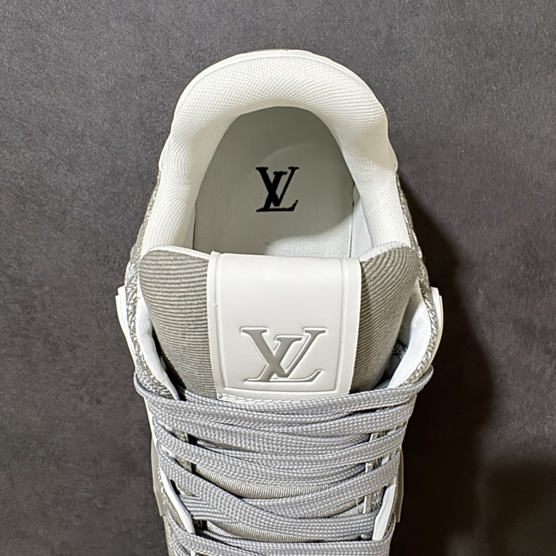 图片[6]-【性价比礼盒版】Louis Vuitton LV Trainer系列高奢运动鞋潮人必备单品 同步ZP官网空胶工艺 挂饰均镶嵌NFC芯片感应装置 正确胶片断点式设计 中底正确还原原版油印字母比例 1：1原楦格板、楦头、刀磨全新升级！ 独家订制顶级压纹麂皮 原版开模TPU大底 质感原版一致 垫脚聚米微料加透气英伦网布 细节完美呈现！ 尺码：35-47-选品中心