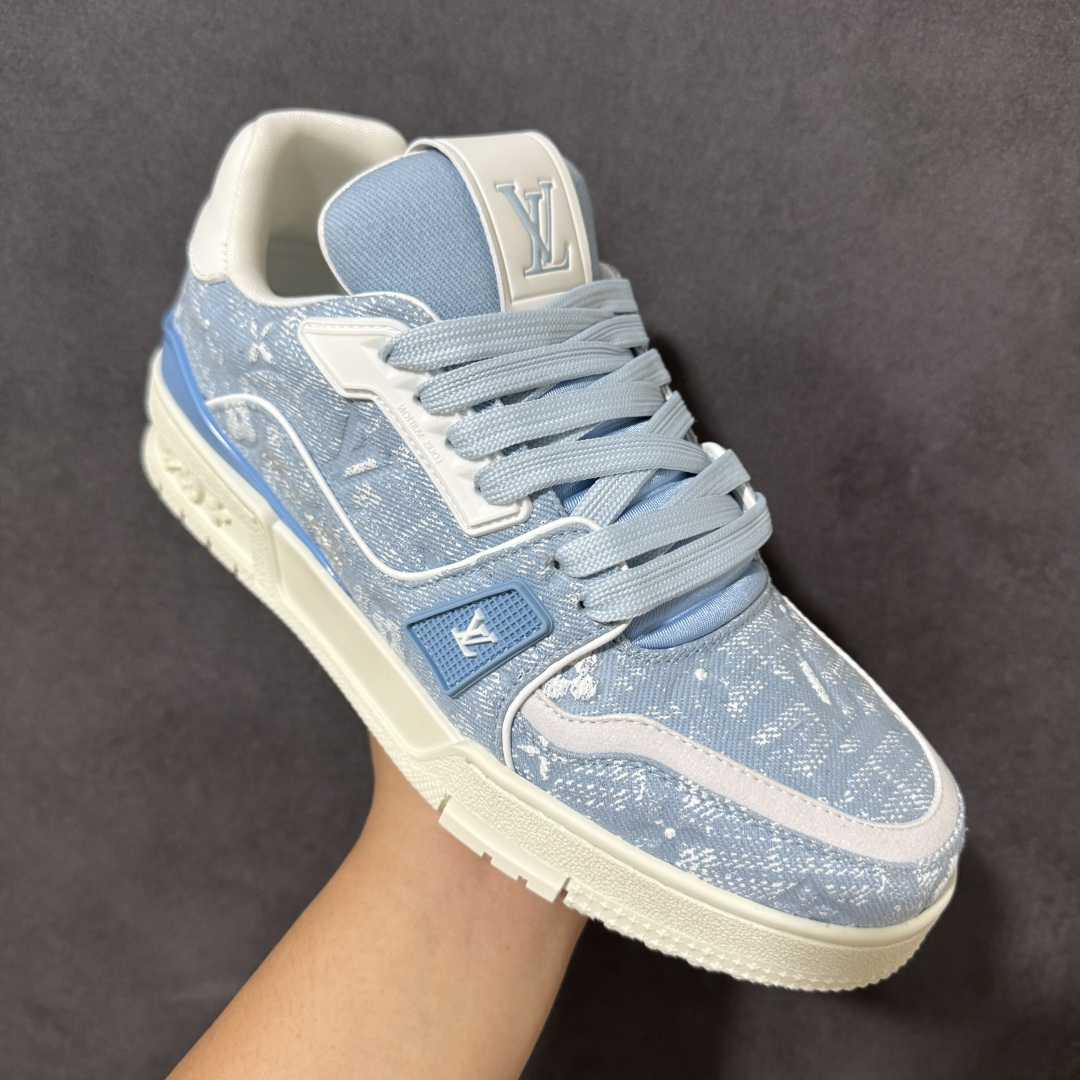 图片[3]-【性价比礼盒版】Louis Vuitton LV Trainer系列高奢运动鞋潮人必备单品 同步ZP官网空胶工艺 挂饰均镶嵌NFC芯片感应装置 正确胶片断点式设计 中底正确还原原版油印字母比例 1：1原楦格板、楦头、刀磨全新升级！ 独家订制顶级压纹麂皮 原版开模TPU大底 质感原版一致 垫脚聚米微料加透气英伦网布 细节完美呈现！ 尺码：35-47-选品中心