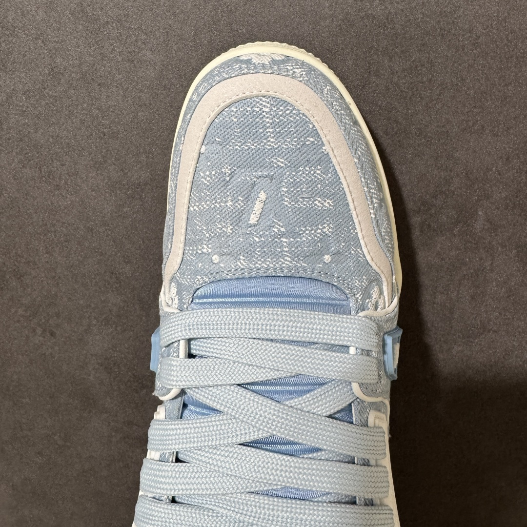 图片[5]-【性价比礼盒版】Louis Vuitton LV Trainer系列高奢运动鞋潮人必备单品 同步ZP官网空胶工艺 挂饰均镶嵌NFC芯片感应装置 正确胶片断点式设计 中底正确还原原版油印字母比例 1：1原楦格板、楦头、刀磨全新升级！ 独家订制顶级压纹麂皮 原版开模TPU大底 质感原版一致 垫脚聚米微料加透气英伦网布 细节完美呈现！ 尺码：35-47-选品中心