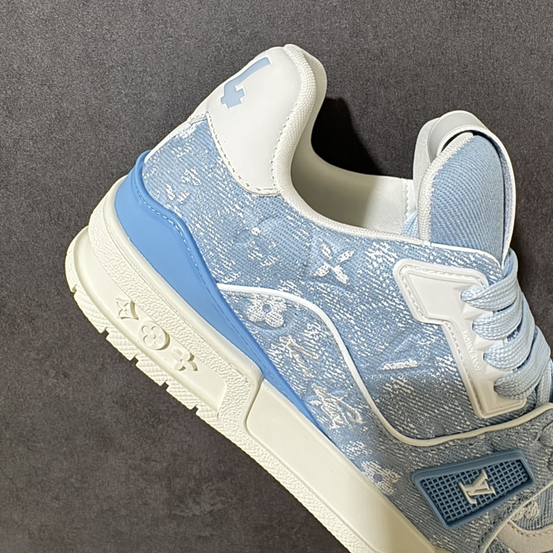图片[7]-【性价比礼盒版】Louis Vuitton LV Trainer系列高奢运动鞋潮人必备单品 同步ZP官网空胶工艺 挂饰均镶嵌NFC芯片感应装置 正确胶片断点式设计 中底正确还原原版油印字母比例 1：1原楦格板、楦头、刀磨全新升级！ 独家订制顶级压纹麂皮 原版开模TPU大底 质感原版一致 垫脚聚米微料加透气英伦网布 细节完美呈现！ 尺码：35-47-选品中心
