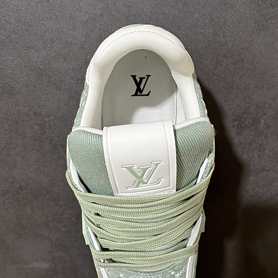 图片[6]-【性价比礼盒版】Louis Vuitton LV Trainer系列高奢运动鞋潮人必备单品 同步ZP官网空胶工艺 挂饰均镶嵌NFC芯片感应装置 正确胶片断点式设计 中底正确还原原版油印字母比例 1：1原楦格板、楦头、刀磨全新升级！ 独家订制顶级压纹麂皮 原版开模TPU大底 质感原版一致 垫脚聚米微料加透气英伦网布 细节完美呈现！ 尺码：35-47-选品中心