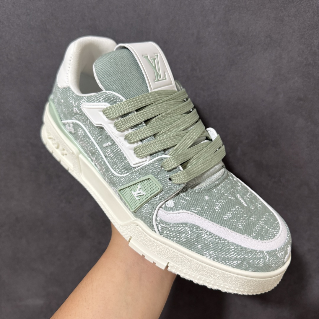 图片[3]-【性价比礼盒版】Louis Vuitton LV Trainer系列高奢运动鞋潮人必备单品 同步ZP官网空胶工艺 挂饰均镶嵌NFC芯片感应装置 正确胶片断点式设计 中底正确还原原版油印字母比例 1：1原楦格板、楦头、刀磨全新升级！ 独家订制顶级压纹麂皮 原版开模TPU大底 质感原版一致 垫脚聚米微料加透气英伦网布 细节完美呈现！ 尺码：35-47-选品中心