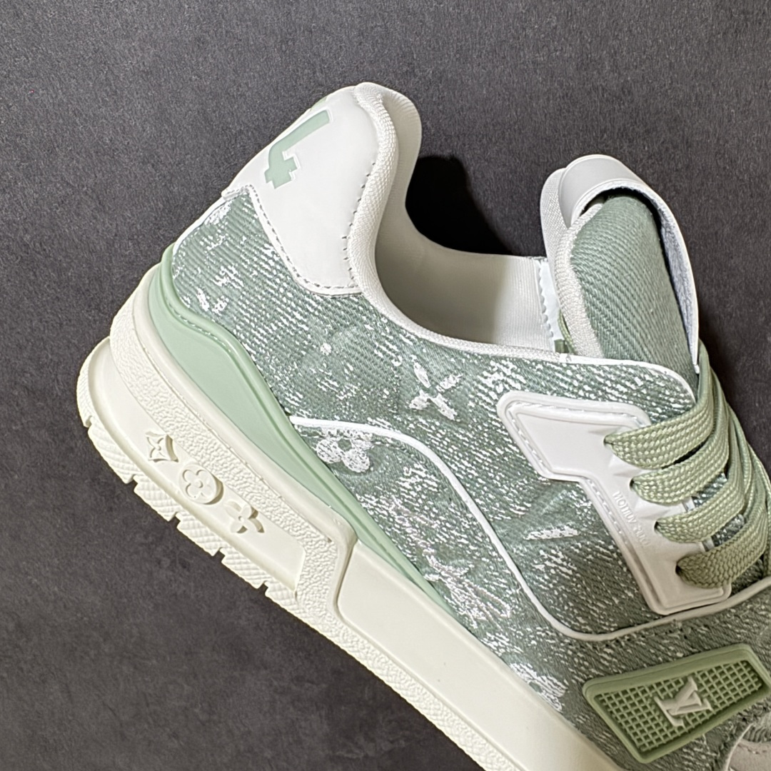 图片[7]-【性价比礼盒版】Louis Vuitton LV Trainer系列高奢运动鞋潮人必备单品 同步ZP官网空胶工艺 挂饰均镶嵌NFC芯片感应装置 正确胶片断点式设计 中底正确还原原版油印字母比例 1：1原楦格板、楦头、刀磨全新升级！ 独家订制顶级压纹麂皮 原版开模TPU大底 质感原版一致 垫脚聚米微料加透气英伦网布 细节完美呈现！ 尺码：35-47-选品中心