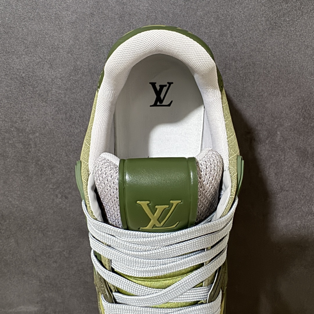 图片[6]-【性价比礼盒版】Louis Vuitton LV Trainer系列高奢运动鞋潮人必备单品 同步ZP官网空胶工艺 挂饰均镶嵌NFC芯片感应装置 正确胶片断点式设计 中底正确还原原版油印字母比例 1：1原楦格板、楦头、刀磨全新升级！ 独家订制顶级压纹麂皮 原版开模TPU大底 质感原版一致 垫脚聚米微料加透气英伦网布 细节完美呈现！ 尺码：35-47-选品中心