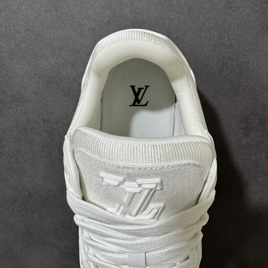 图片[6]-【性价比礼盒版】Louis Vuitton LV Trainer系列高奢运动鞋潮人必备单品 同步ZP官网空胶工艺 挂饰均镶嵌NFC芯片感应装置 正确胶片断点式设计 中底正确还原原版油印字母比例 1：1原楦格板、楦头、刀磨全新升级！ 独家订制顶级压纹麂皮 原版开模TPU大底 质感原版一致 垫脚聚米微料加透气英伦网布 细节完美呈现！ 尺码：35-47-选品中心
