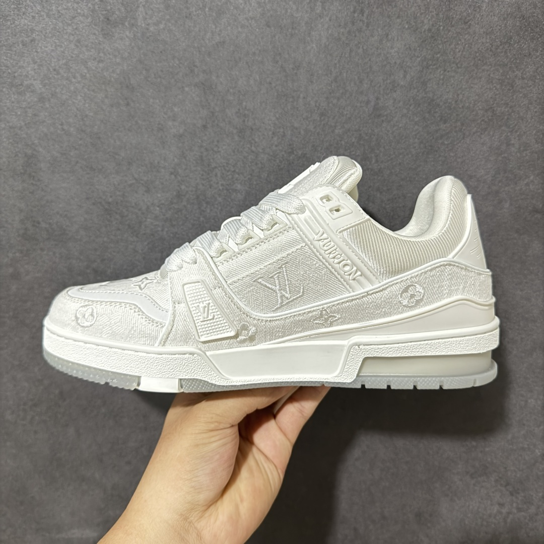 图片[2]-【性价比礼盒版】Louis Vuitton LV Trainer系列高奢运动鞋潮人必备单品 同步ZP官网空胶工艺 挂饰均镶嵌NFC芯片感应装置 正确胶片断点式设计 中底正确还原原版油印字母比例 1：1原楦格板、楦头、刀磨全新升级！ 独家订制顶级压纹麂皮 原版开模TPU大底 质感原版一致 垫脚聚米微料加透气英伦网布 细节完美呈现！ 尺码：35-47-选品中心