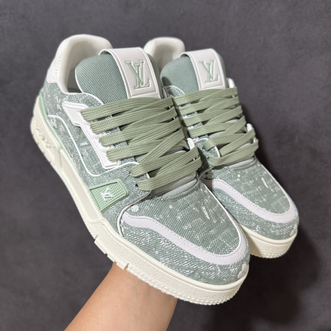 图片[3]-【性价比礼盒版】Louis Vuitton LV Trainer系列高奢运动鞋潮人必备单品 同步ZP官网空胶工艺 挂饰均镶嵌NFC芯片感应装置 正确胶片断点式设计 中底正确还原原版油印字母比例 1：1原楦格板、楦头、刀磨全新升级！ 独家订制顶级压纹麂皮 原版开模TPU大底 质感原版一致 垫脚聚米微料加透气英伦网布 细节完美呈现！ 尺码：35-47-选品中心