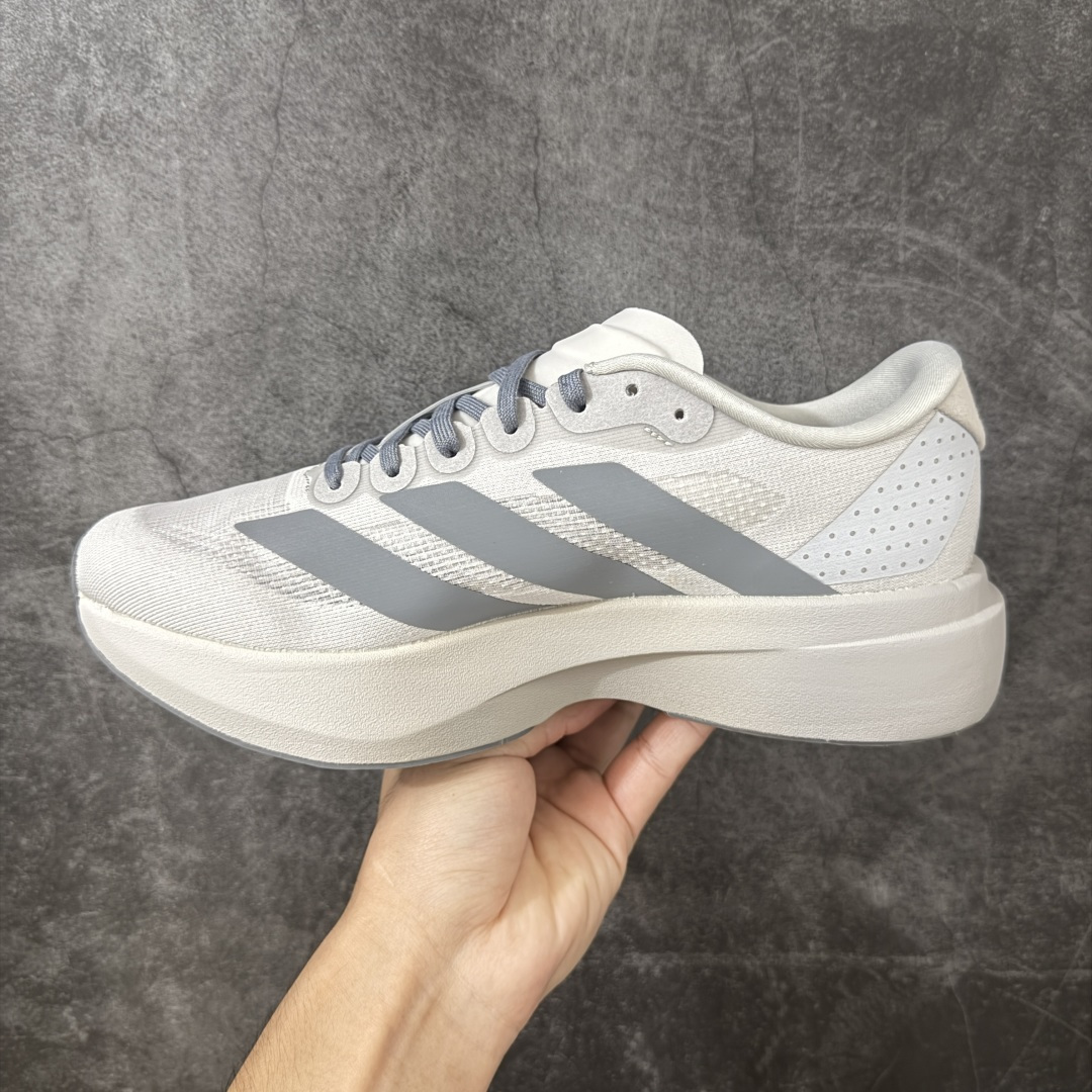 图片[2]-【RS纯原】AD Adizero Evo SL M 零度进化版系列低帮轻便透气竞速休闲运动慢跑鞋 KI7351 全新版本出货 品相相当完美 细节到位 全鞋均使用原材料 原档案打造 内置碳板 目前市场最强 欢迎对比 相信大家对去年 adidas 横空出世的「顶级超跑」adiZero Adios Pro EVO 1 记忆犹新！不仅登顶阿迪史上最轻跑鞋宝座，更在接下来的全球马拉松赛事中，持续书写着惊人成绩，被网友戏称新一代「阿迪神鞋」全网刷屏！极简设计语言与强烈速度感和存在感的鞋侧三线，让人过目不忘，特别种草！其中定位于中长跑训练的 adidas Adizero Evo SL，整体外观造型与 adiZero Adios Pro EVO 1 非常相似。中底配置方面搭载全掌 Lightstrike Pro，鞋面采用透气网面示人，契合日常训练鞋的定位，更加耐用。外底给到了马牌橡胶，及类似上代竞速旗舰 adidas Adizero Adios Pro 3 区域分布。整体看下来无论是外观的鲜明辨识度，还是配置的扎实程度都很顶。 尺码：39-46-选品中心