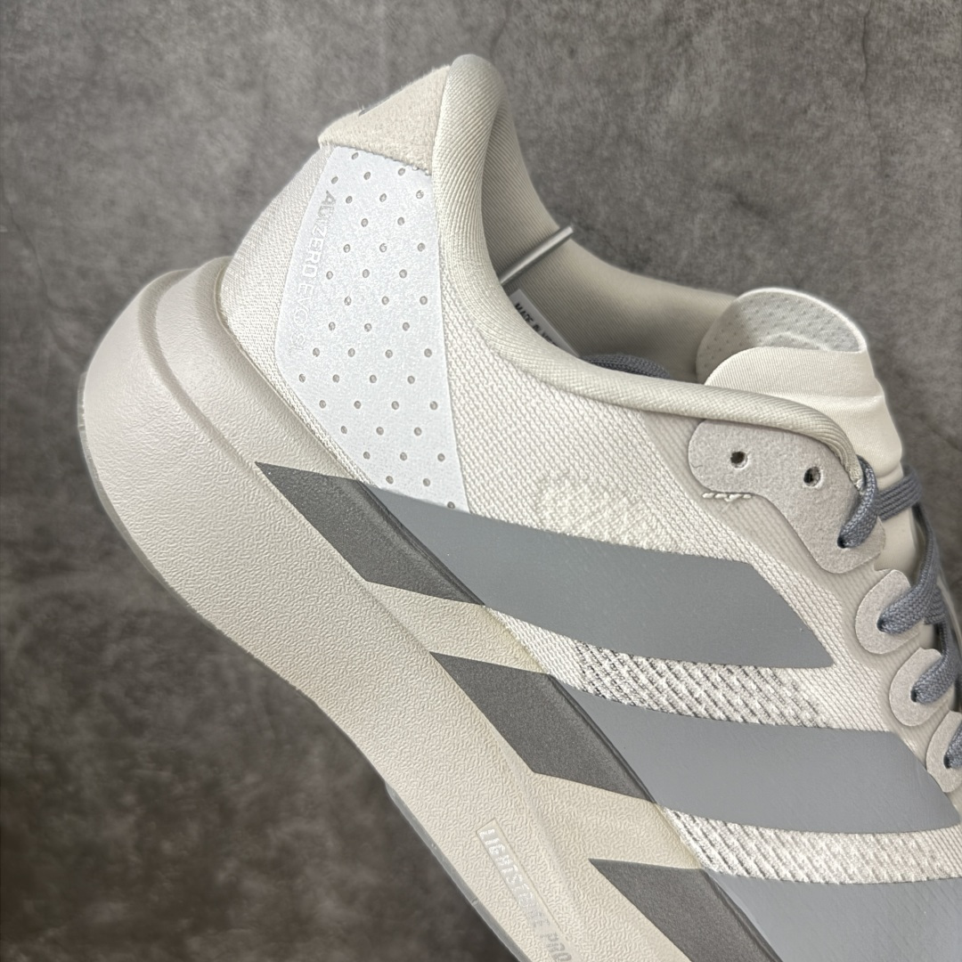 图片[7]-【RS纯原】AD Adizero Evo SL M 零度进化版系列低帮轻便透气竞速休闲运动慢跑鞋 KI7351 全新版本出货 品相相当完美 细节到位 全鞋均使用原材料 原档案打造 内置碳板 目前市场最强 欢迎对比 相信大家对去年 adidas 横空出世的「顶级超跑」adiZero Adios Pro EVO 1 记忆犹新！不仅登顶阿迪史上最轻跑鞋宝座，更在接下来的全球马拉松赛事中，持续书写着惊人成绩，被网友戏称新一代「阿迪神鞋」全网刷屏！极简设计语言与强烈速度感和存在感的鞋侧三线，让人过目不忘，特别种草！其中定位于中长跑训练的 adidas Adizero Evo SL，整体外观造型与 adiZero Adios Pro EVO 1 非常相似。中底配置方面搭载全掌 Lightstrike Pro，鞋面采用透气网面示人，契合日常训练鞋的定位，更加耐用。外底给到了马牌橡胶，及类似上代竞速旗舰 adidas Adizero Adios Pro 3 区域分布。整体看下来无论是外观的鲜明辨识度，还是配置的扎实程度都很顶。 尺码：39-46-选品中心