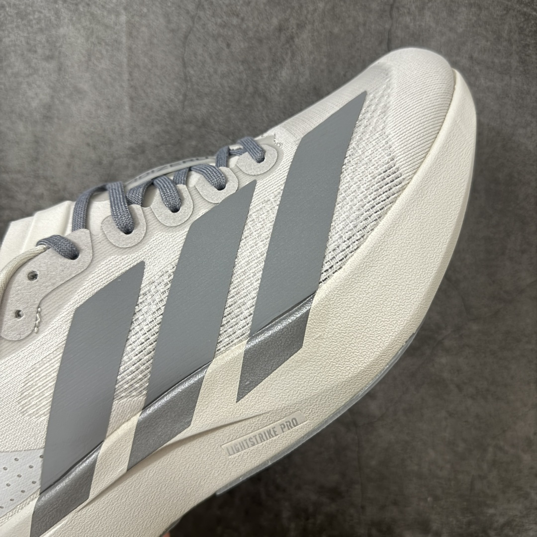 图片[6]-【RS纯原】AD Adizero Evo SL M 零度进化版系列低帮轻便透气竞速休闲运动慢跑鞋 KI7351 全新版本出货 品相相当完美 细节到位 全鞋均使用原材料 原档案打造 内置碳板 目前市场最强 欢迎对比 相信大家对去年 adidas 横空出世的「顶级超跑」adiZero Adios Pro EVO 1 记忆犹新！不仅登顶阿迪史上最轻跑鞋宝座，更在接下来的全球马拉松赛事中，持续书写着惊人成绩，被网友戏称新一代「阿迪神鞋」全网刷屏！极简设计语言与强烈速度感和存在感的鞋侧三线，让人过目不忘，特别种草！其中定位于中长跑训练的 adidas Adizero Evo SL，整体外观造型与 adiZero Adios Pro EVO 1 非常相似。中底配置方面搭载全掌 Lightstrike Pro，鞋面采用透气网面示人，契合日常训练鞋的定位，更加耐用。外底给到了马牌橡胶，及类似上代竞速旗舰 adidas Adizero Adios Pro 3 区域分布。整体看下来无论是外观的鲜明辨识度，还是配置的扎实程度都很顶。 尺码：39-46-选品中心