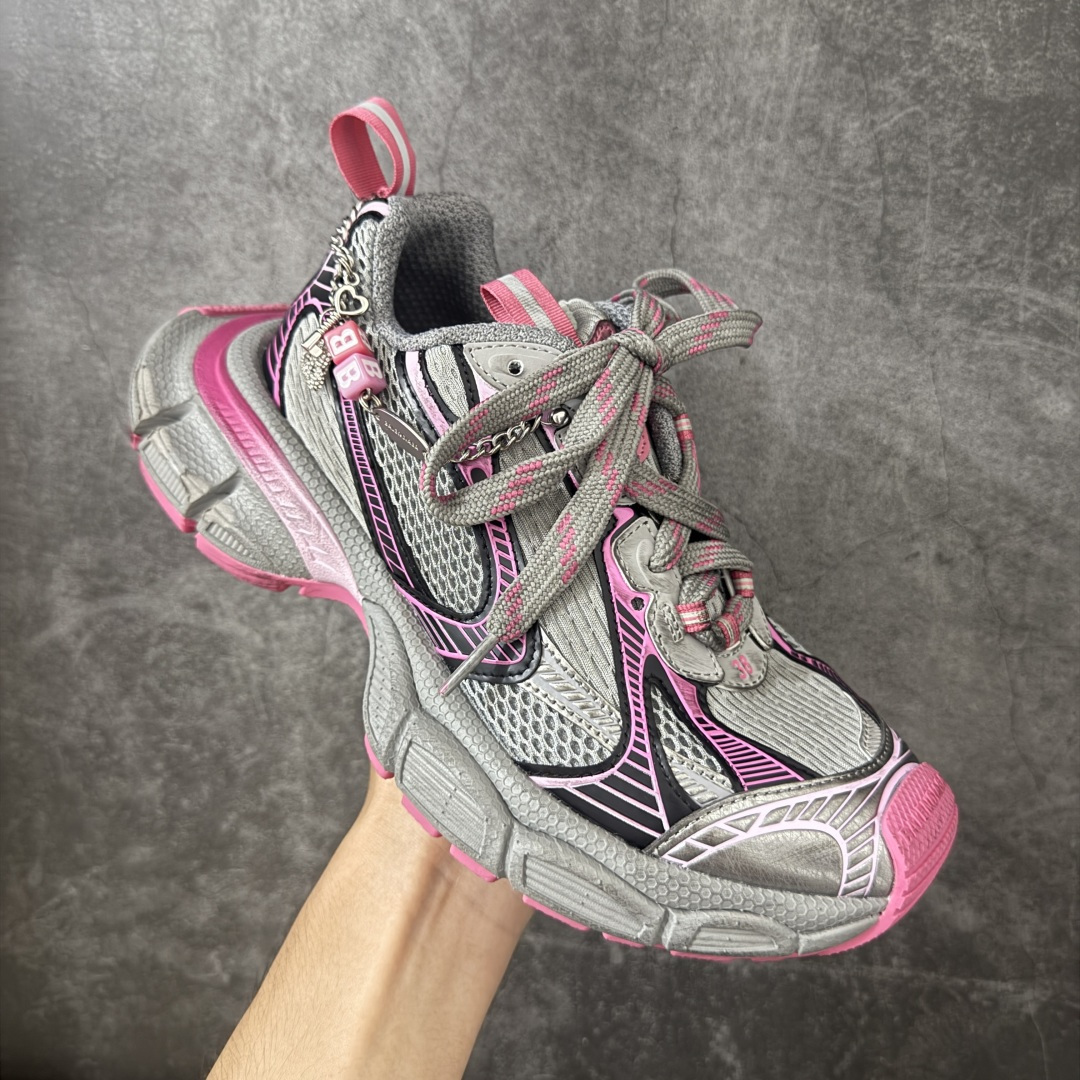 图片[3]-【XA版本】BALENCIAGA 3XL Sneakers 链扣配饰 巴黎世家十代网布系带低帮走秀复古老爹鞋 全套原纸板楦头开发 最原汁原味的灵魂版型 全鞋荧光划线卡点 胶水把控整洁度追求极致完美 每一双都是工艺品 多重QC质检 超越公司货的品控标准 实实在在的免检产品 原盒原配 正确字体电绣 粗细、位置、大小正确 侧边TPU 透气孔匹配意产原版 正确分离大底 TPU软底 原版一致大底LOGO 立体感十足 原厂皮料水洗做旧 采购原厂网纱 不含皮革 网布材料和聚氨酯 磨损效果 鞋头边缘和后帮 Balenciaga 徽标 鞋面和后跟凸印尺码 鞋舌 3XL 橡胶品牌标识和反光细节 鞋帮拉袢和鞋舌拉祥 配反光细节 备用鞋带在鞋履前侧 可在穿着前取下 便于不同造型搭配 偏大一码 尺码：35-46-选品中心