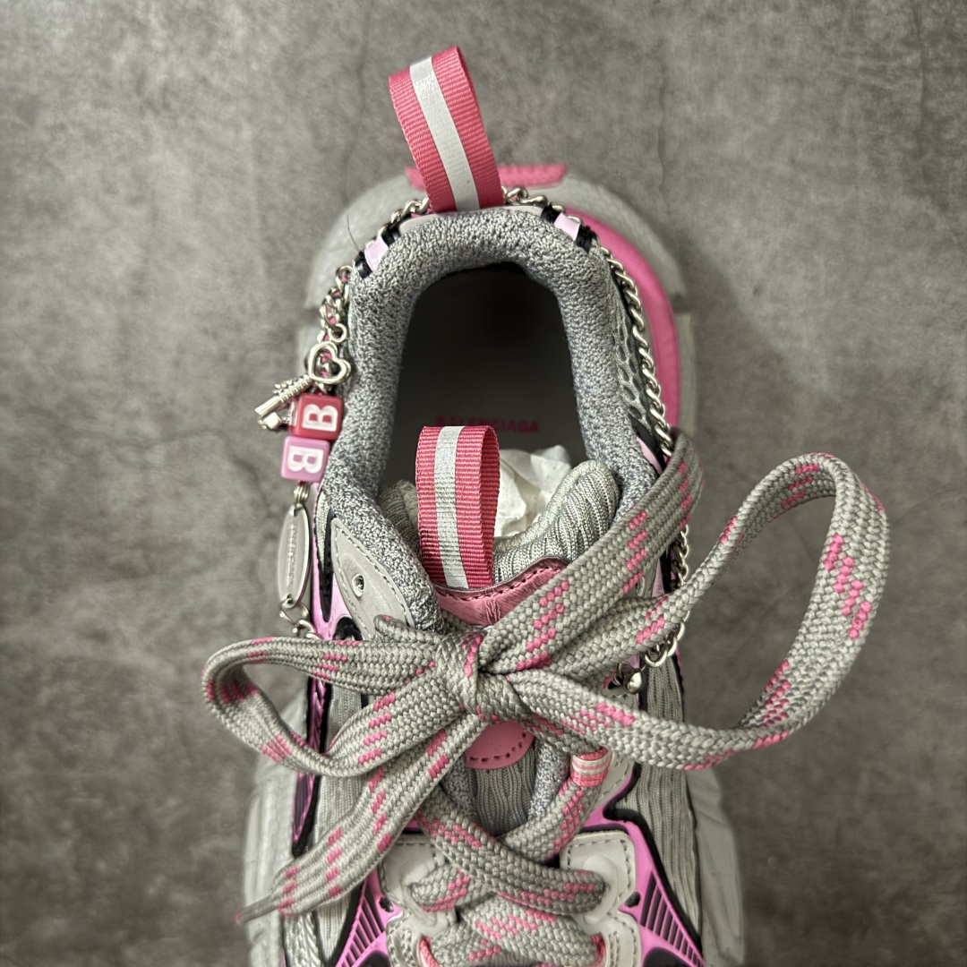 图片[8]-【XA版本】BALENCIAGA 3XL Sneakers 链扣配饰 巴黎世家十代网布系带低帮走秀复古老爹鞋 全套原纸板楦头开发 最原汁原味的灵魂版型 全鞋荧光划线卡点 胶水把控整洁度追求极致完美 每一双都是工艺品 多重QC质检 超越公司货的品控标准 实实在在的免检产品 原盒原配 正确字体电绣 粗细、位置、大小正确 侧边TPU 透气孔匹配意产原版 正确分离大底 TPU软底 原版一致大底LOGO 立体感十足 原厂皮料水洗做旧 采购原厂网纱 不含皮革 网布材料和聚氨酯 磨损效果 鞋头边缘和后帮 Balenciaga 徽标 鞋面和后跟凸印尺码 鞋舌 3XL 橡胶品牌标识和反光细节 鞋帮拉袢和鞋舌拉祥 配反光细节 备用鞋带在鞋履前侧 可在穿着前取下 便于不同造型搭配 偏大一码 尺码：35-46-选品中心