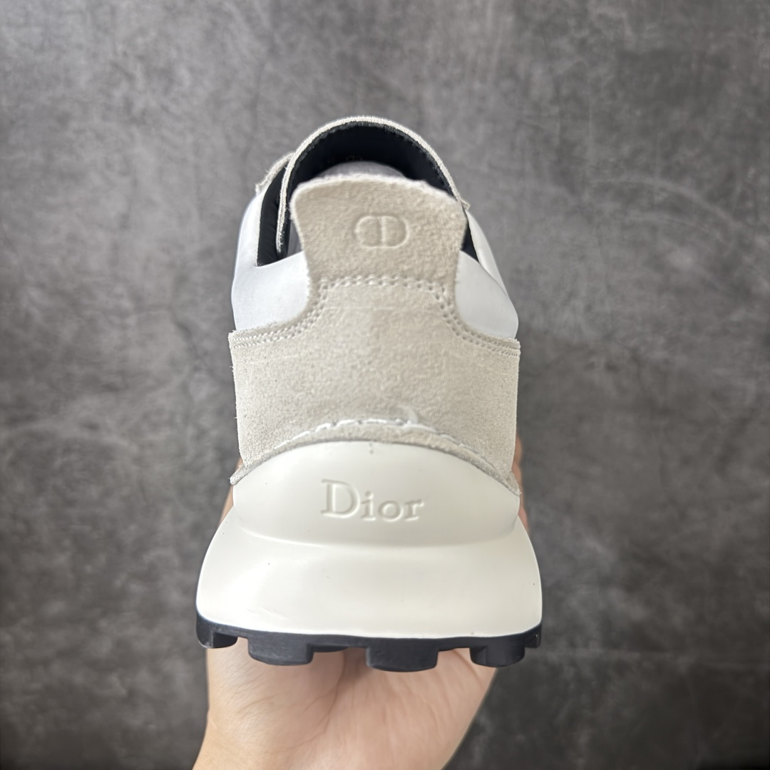 图片[4]-【广东礼盒版】Dior Squash 2026春夏复古麂皮休闲运动鞋。 鞋面采用进口反毛麂皮，触感细腻耐磨，拼接轻量化防水科技布，透气不闷脚，鞋侧立体DIO标识，低调凸显品牌质感。 加厚分层缓震中底，有效缓冲走路压力，隐形3cm增高修饰腿型；锯齿形防滑橡胶大底，抓地力强，通勤、出游、运动都适配。 尺码：39 40 41 42 43 44 45-选品中心