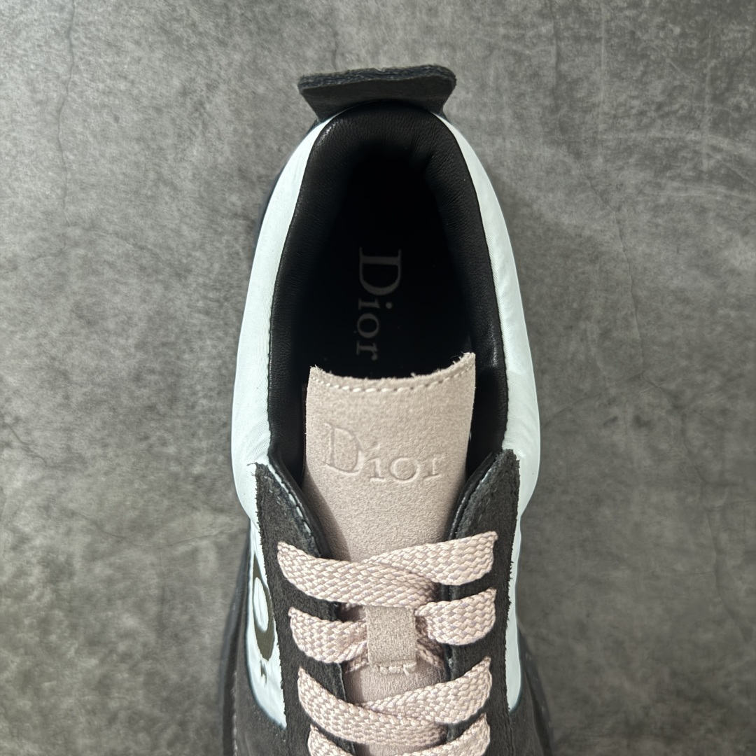 图片[8]-【佛山超A版】Dior 迪奥 Squash 系列低帮厚底休闲运动鞋 代购同渠道品质 高端零售 外贸充正专供 原版购入开发 ZP级全套包装 完美楦型 正确卡色 质感媲美原版 细节与原版一致 请注意区分市面通货材 这款乔纳森·安德森 (Jonathan Anderson) 精心设计的 Dior Squash 运动鞋采用鞋面外翻式缝合结构，展现鲜明的现代风范，既舒适又时尚，彰显 Dior 工坊精湛的鞋履制作工艺。柔软和透气的绒面牛皮革搭配经久耐用的尼龙和轻盈鞋底，舒适百搭的设计可为各式造型提升格调 配送精美包装 ▪️面料： 原版定制进口头层牛皮 ▪️内里：定制进口羊皮网里 ▪️鞋底：原版开模防滑橡胶材质 ▪️底厚：4CM ▪️尺码： 男款39-46-选品中心